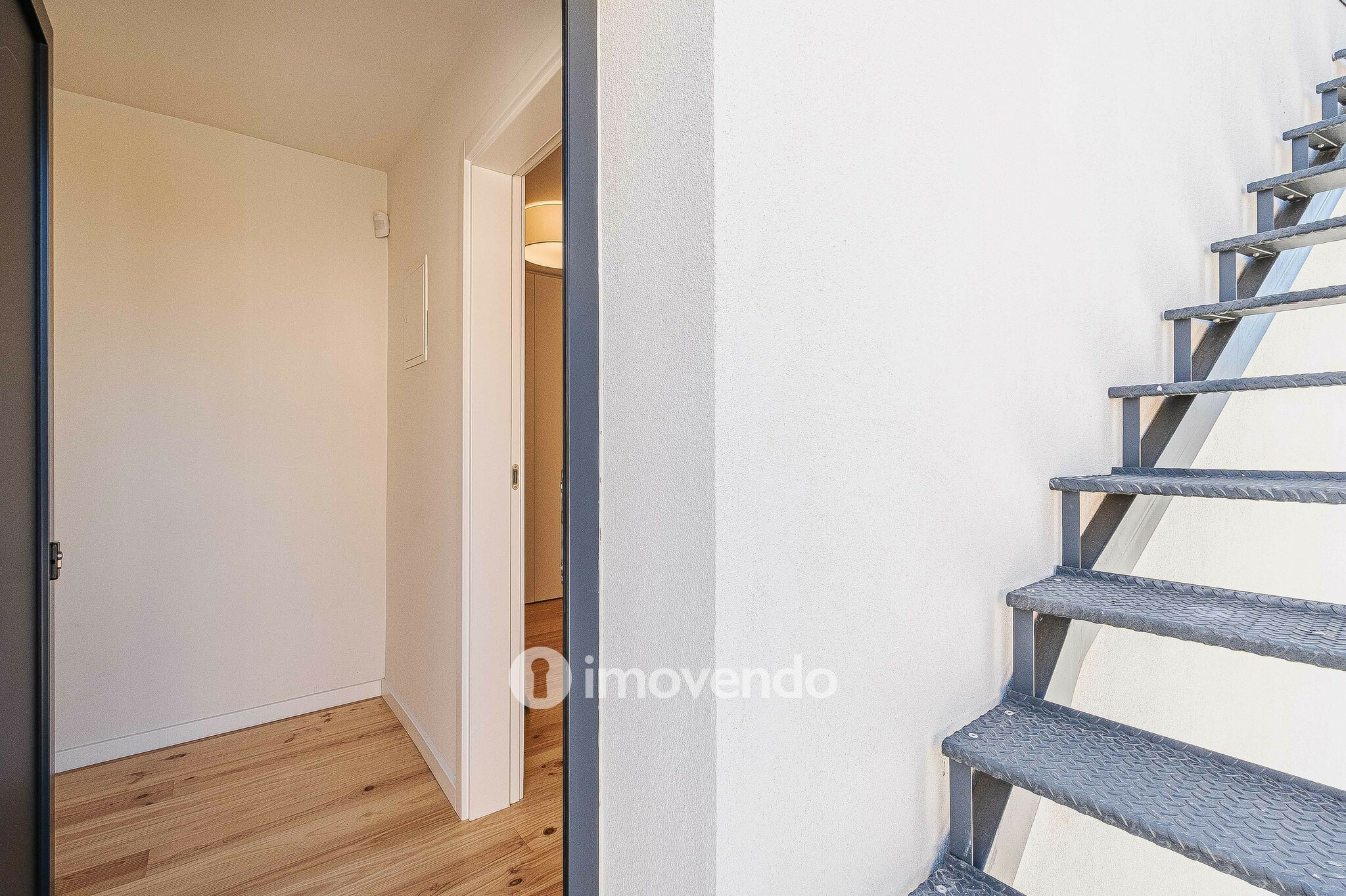 Moradia T2+1 exclusiva e nova, com vista Rio, no Bairro Madre de Deus