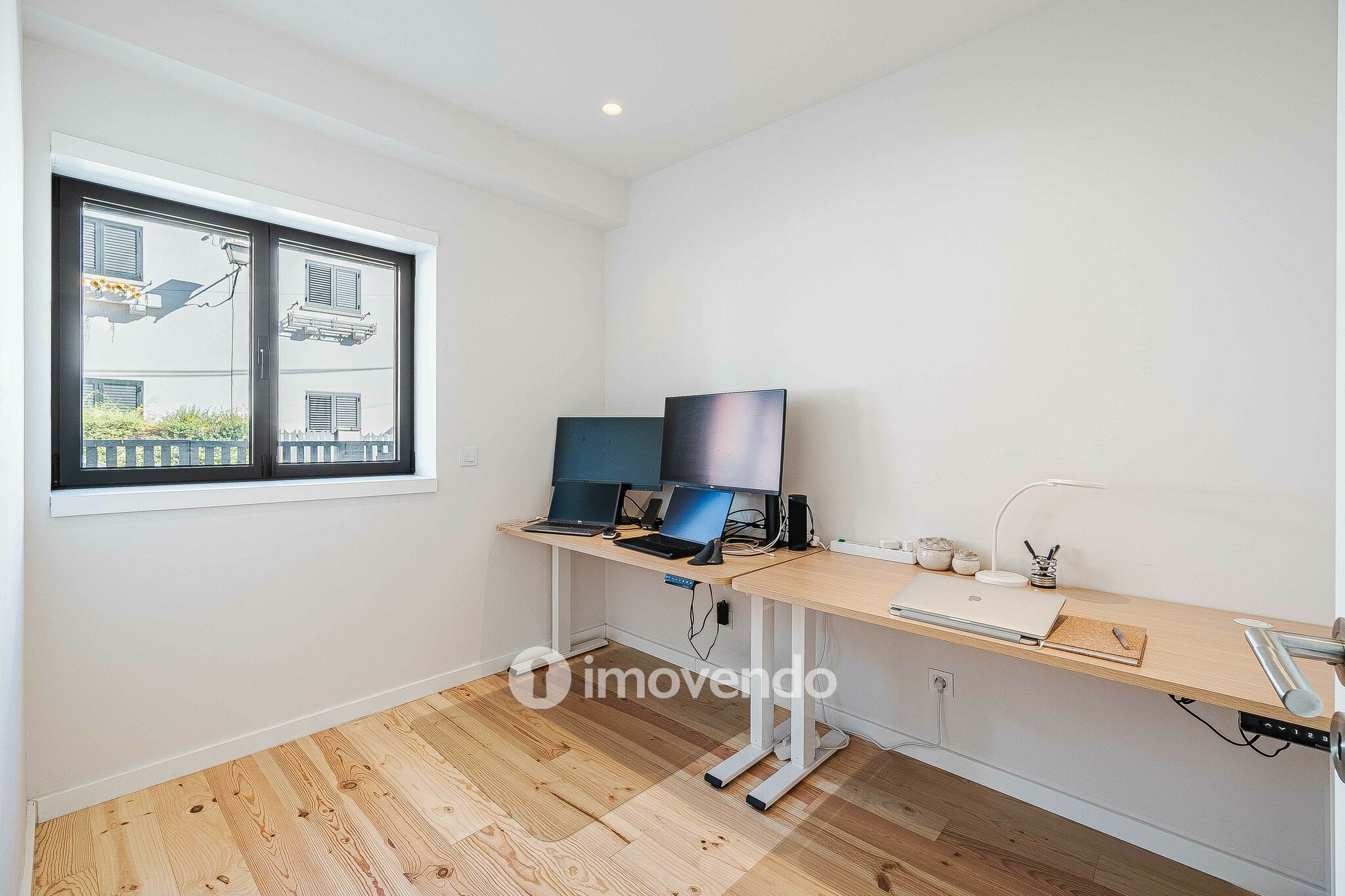 Moradia T2+1 exclusiva e nova, com vista Rio, no Bairro Madre de Deus