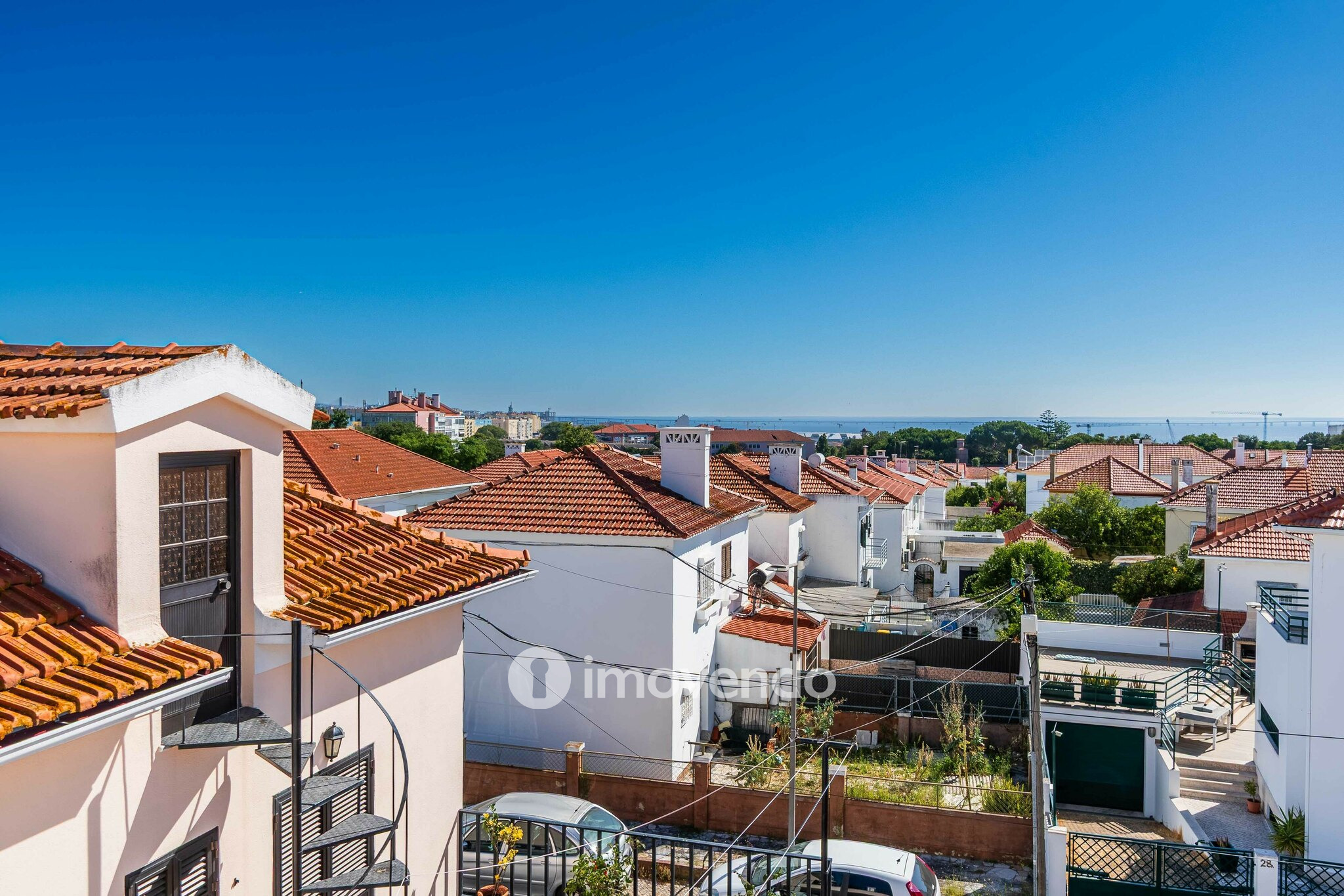 Moradia T2+1 exclusiva e nova, com vista Rio, no Bairro Madre de Deus