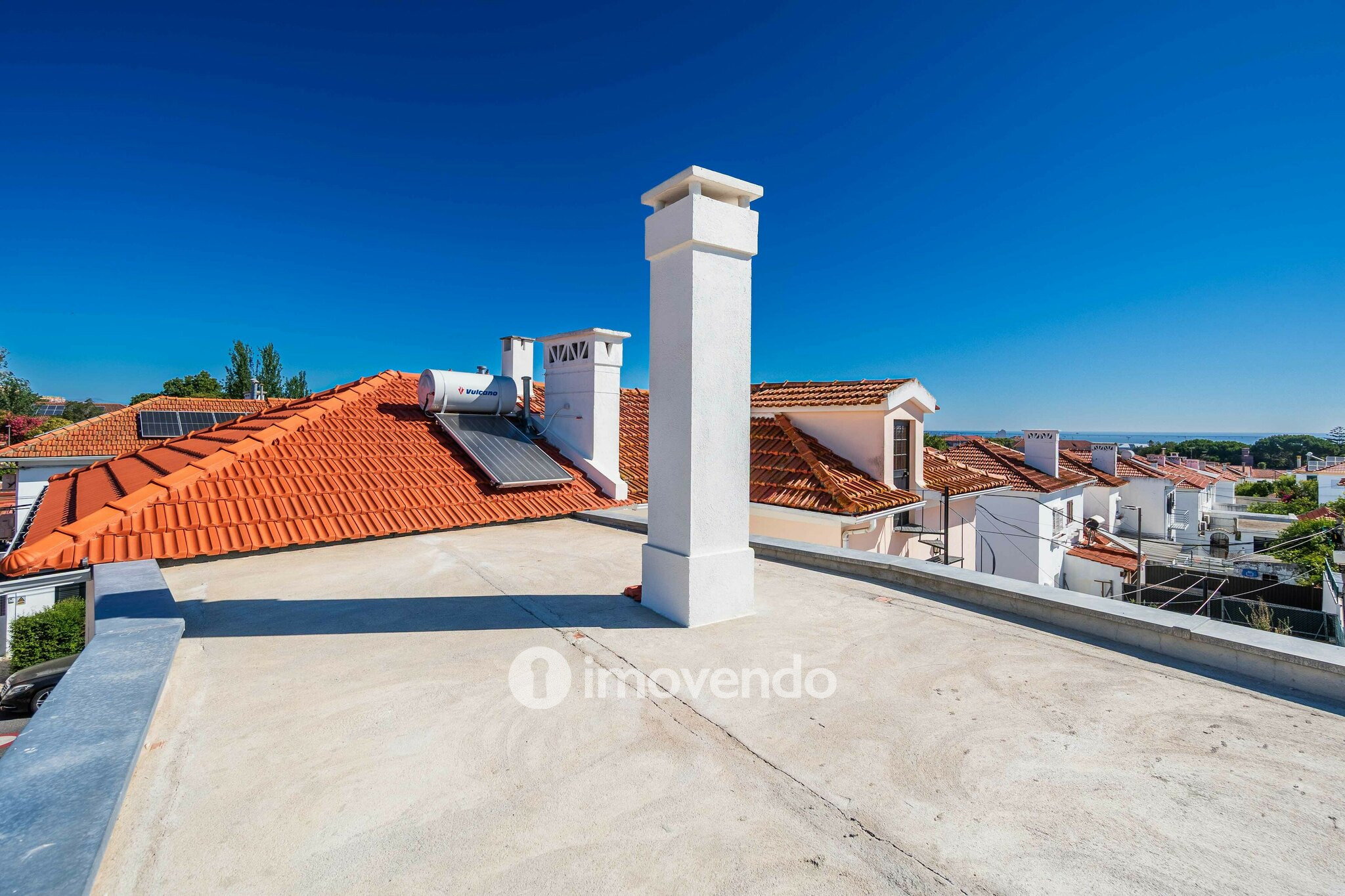 Moradia T2+1 exclusiva e nova, com vista Rio, no Bairro Madre de Deus