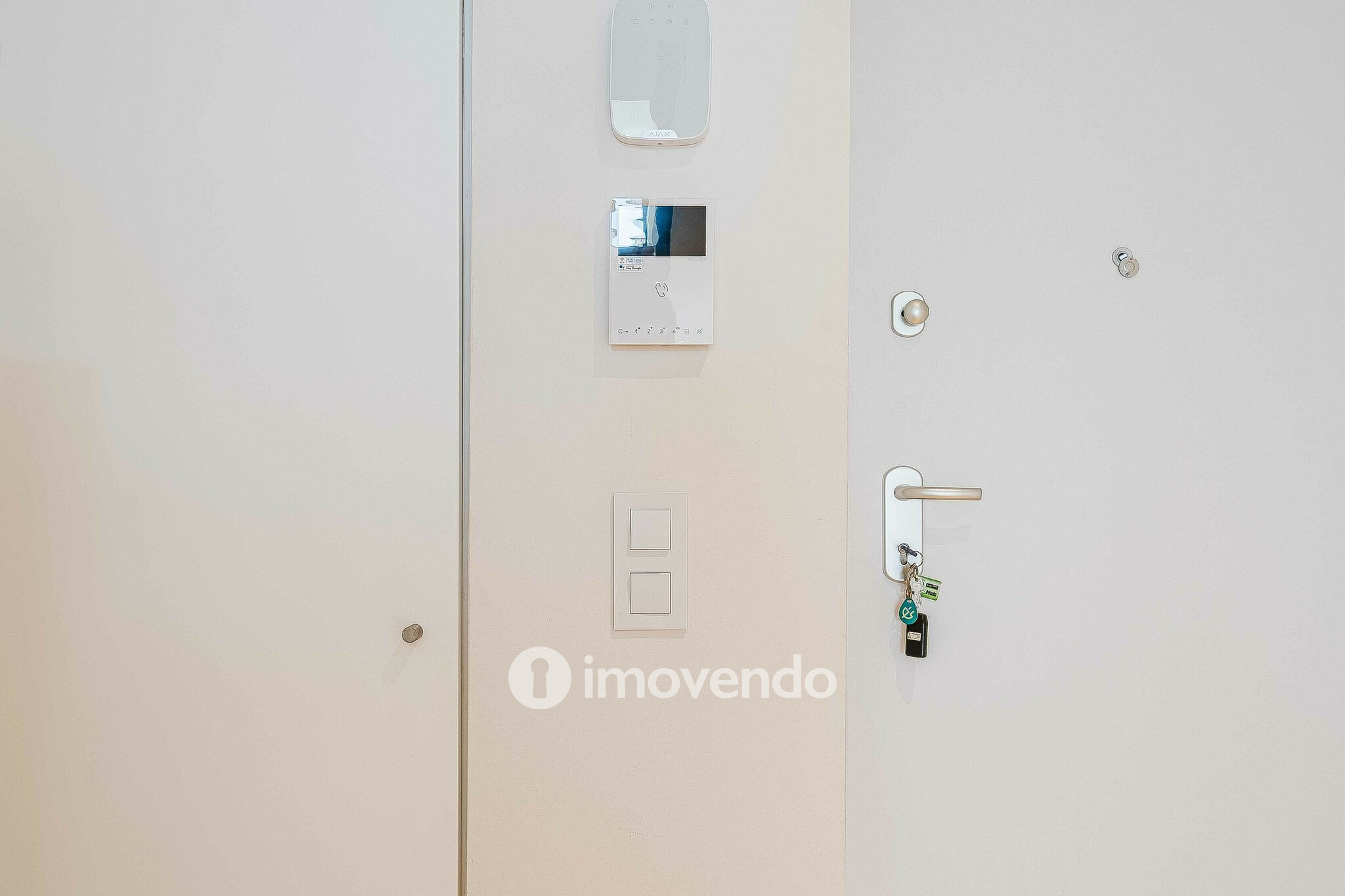 Moradia T2+1 exclusiva e nova, com vista Rio, no Bairro Madre de Deus