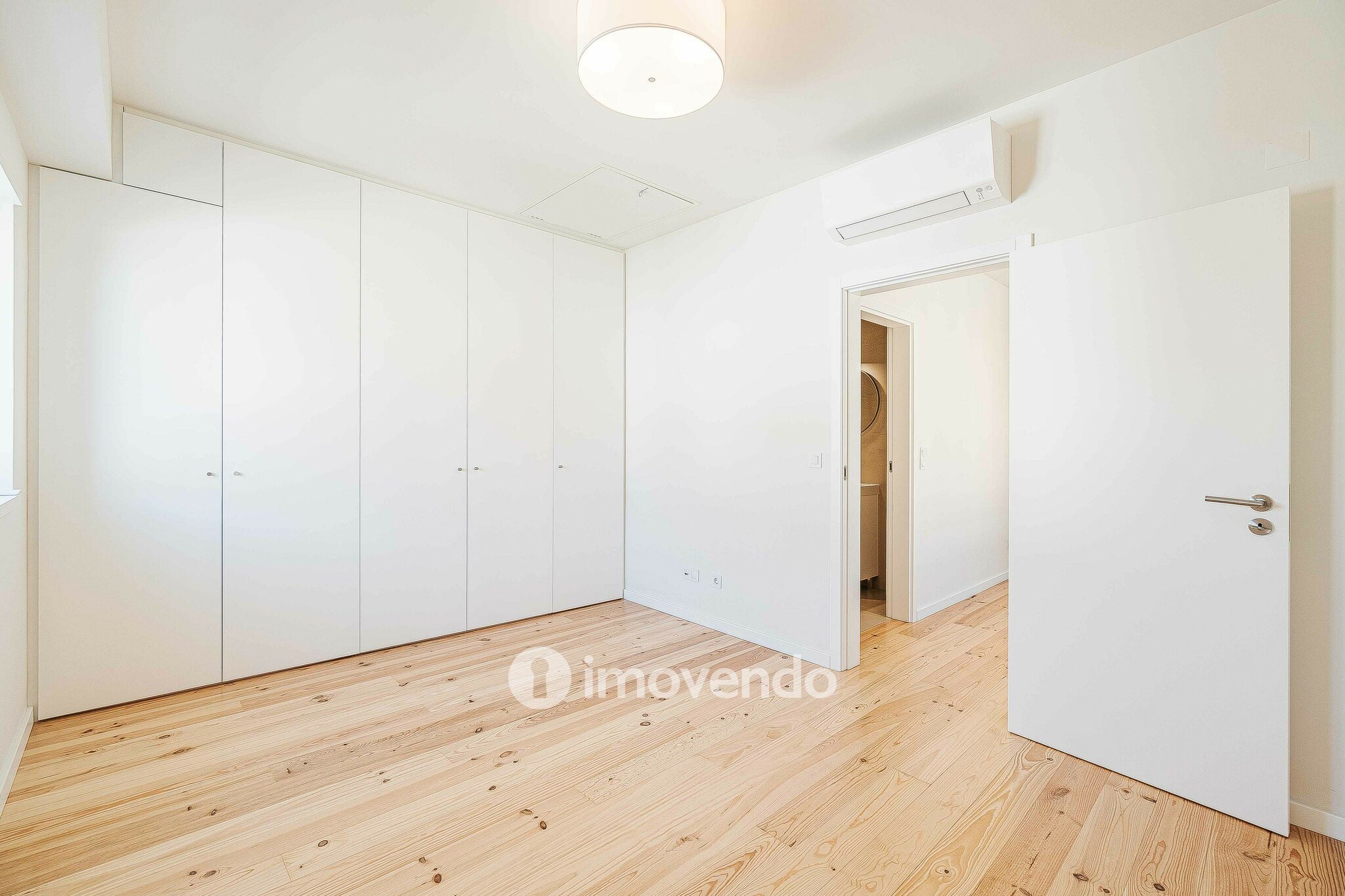 Moradia T2+1 exclusiva e nova, com vista Rio, no Bairro Madre de Deus