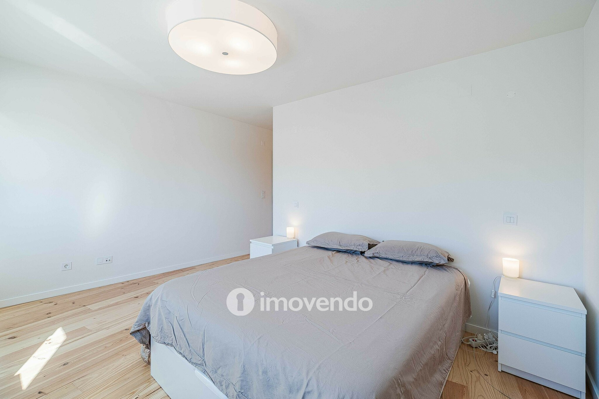 Moradia T2+1 exclusiva e nova, com vista Rio, no Bairro Madre de Deus