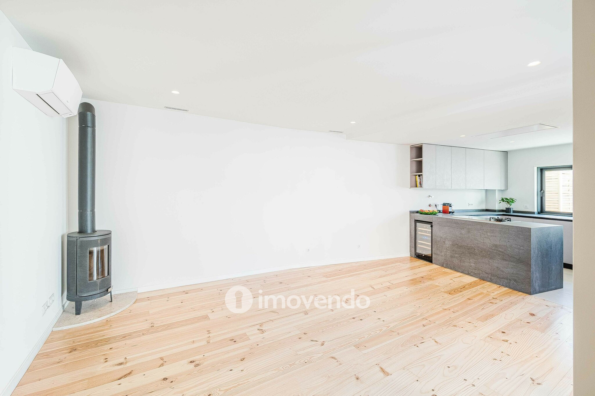 Moradia T2+1 exclusiva e nova, com vista Rio, no Bairro Madre de Deus