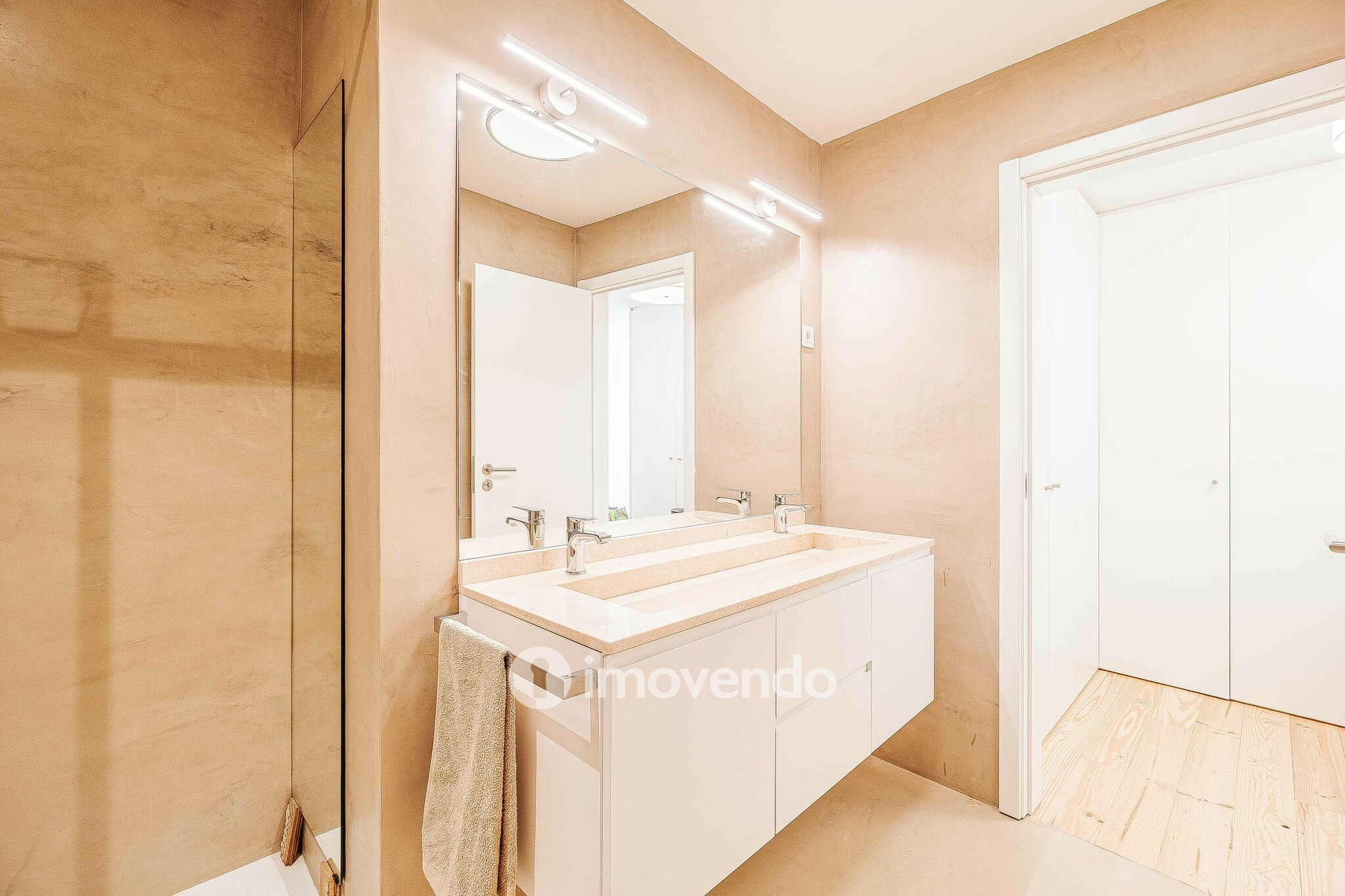 Moradia T2+1 exclusiva e nova, com vista Rio, no Bairro Madre de Deus