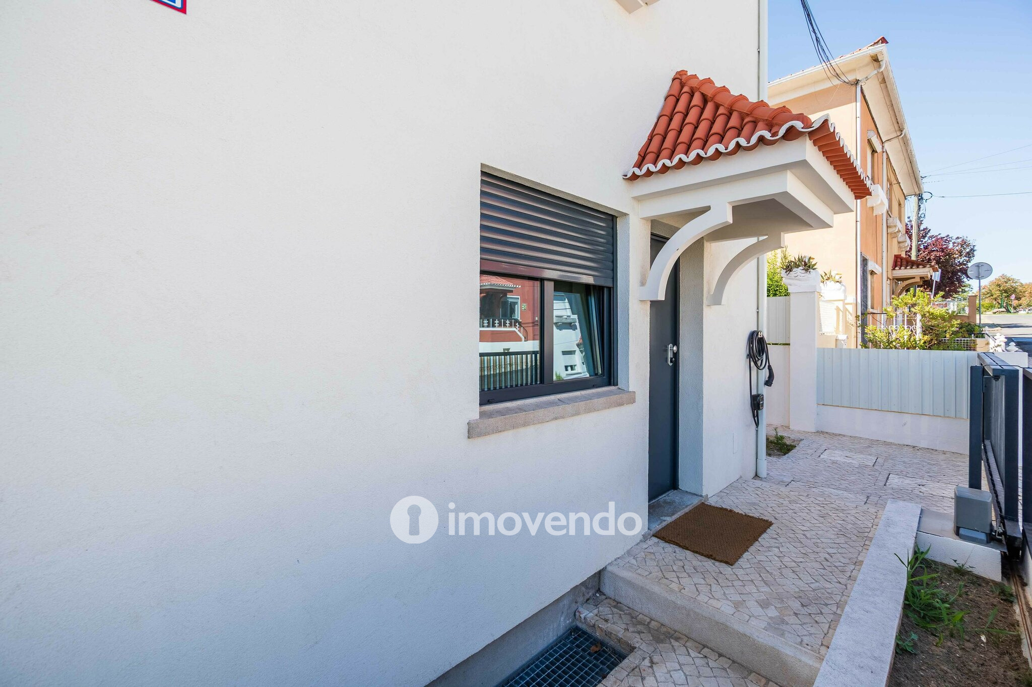 Moradia T2+1 exclusiva e nova, com vista Rio, no Bairro Madre de Deus