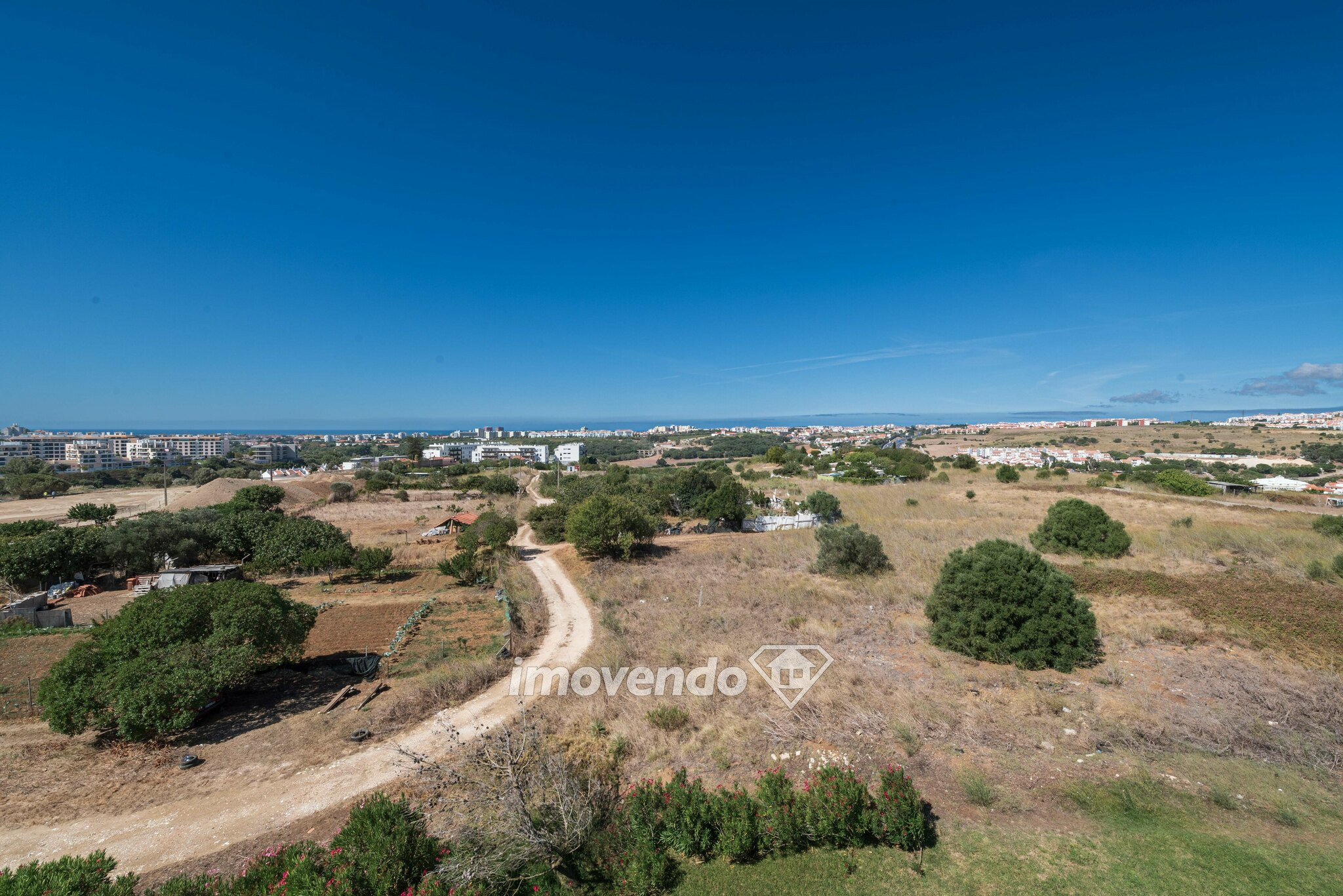 Apartamento T3 exclusivo, com garagem e vistas Mar e Serra, em Oeiras