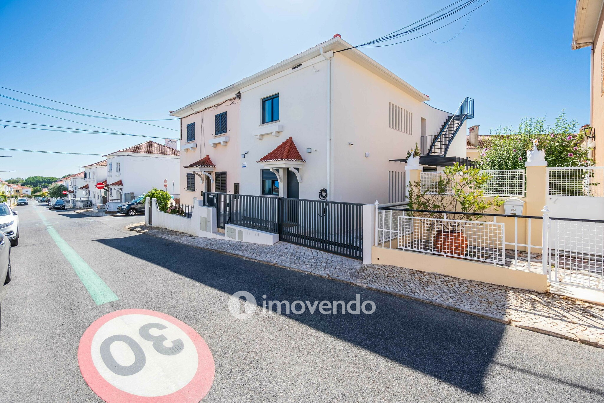Moradia T2+1 exclusiva e nova, com vista Rio, no Bairro Madre de Deus