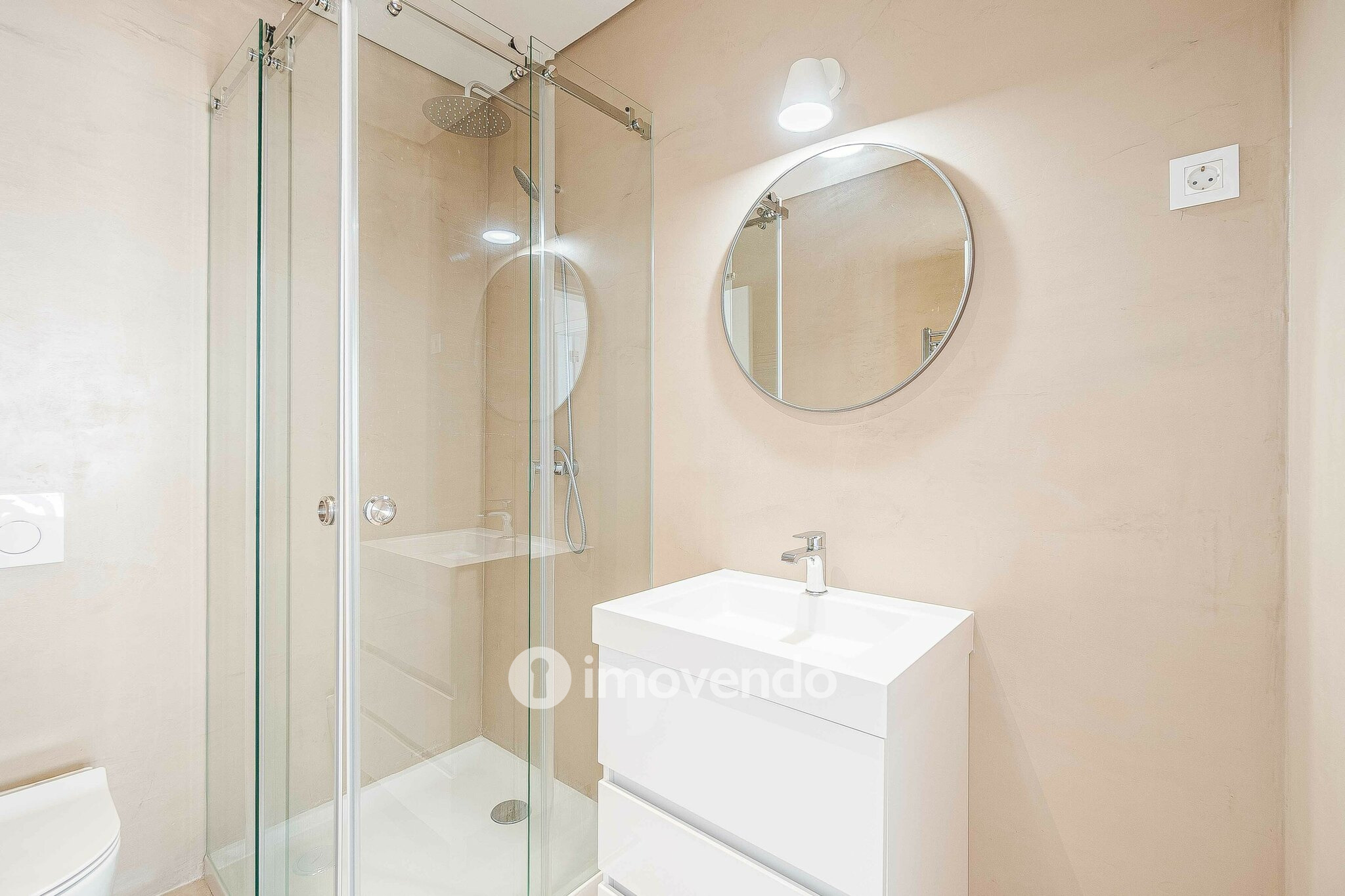 Moradia T2+1 exclusiva e nova, com vista Rio, no Bairro Madre de Deus