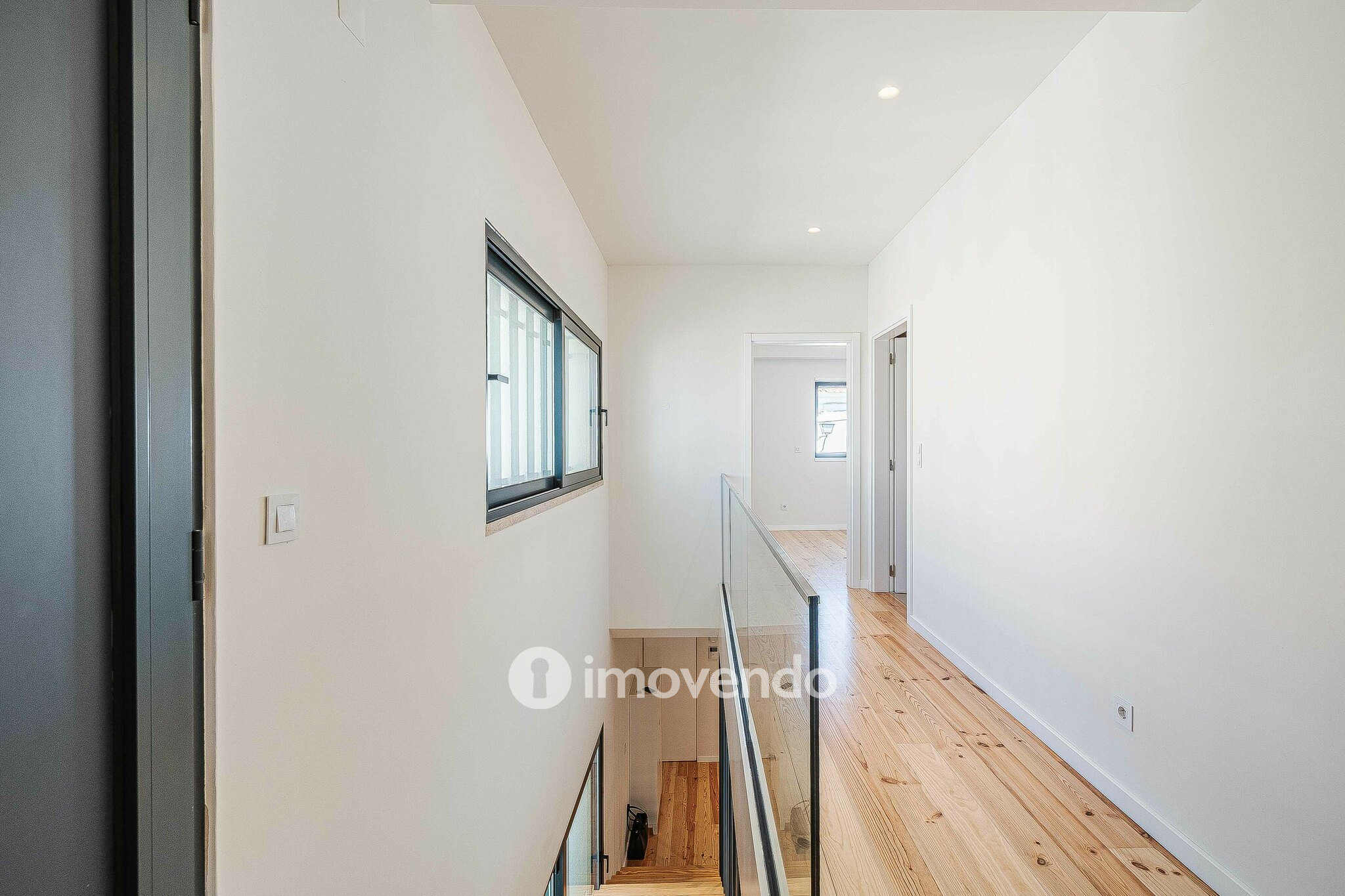 Moradia T2+1 exclusiva e nova, com vista Rio, no Bairro Madre de Deus