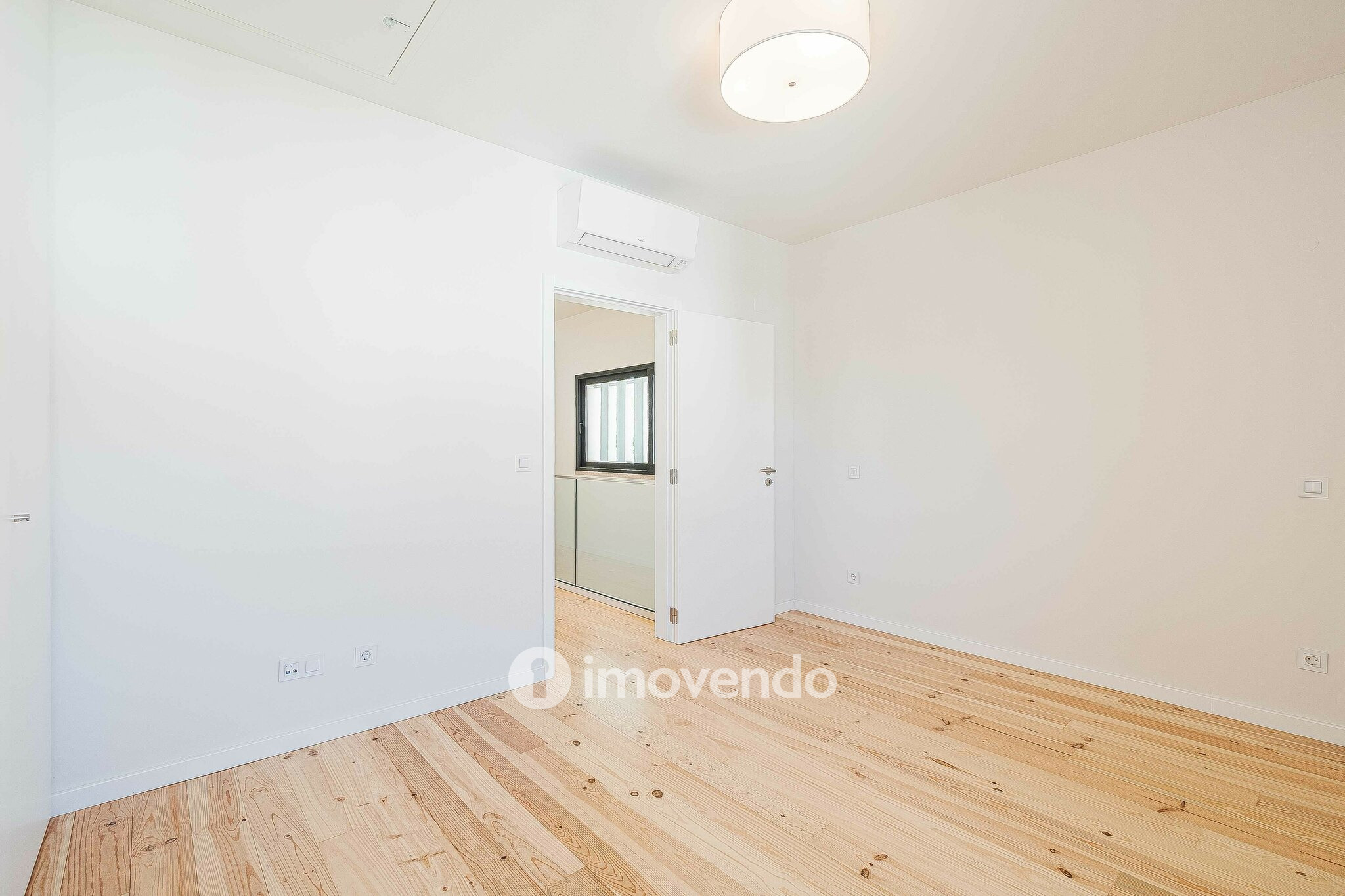 Moradia T2+1 exclusiva e nova, com vista Rio, no Bairro Madre de Deus