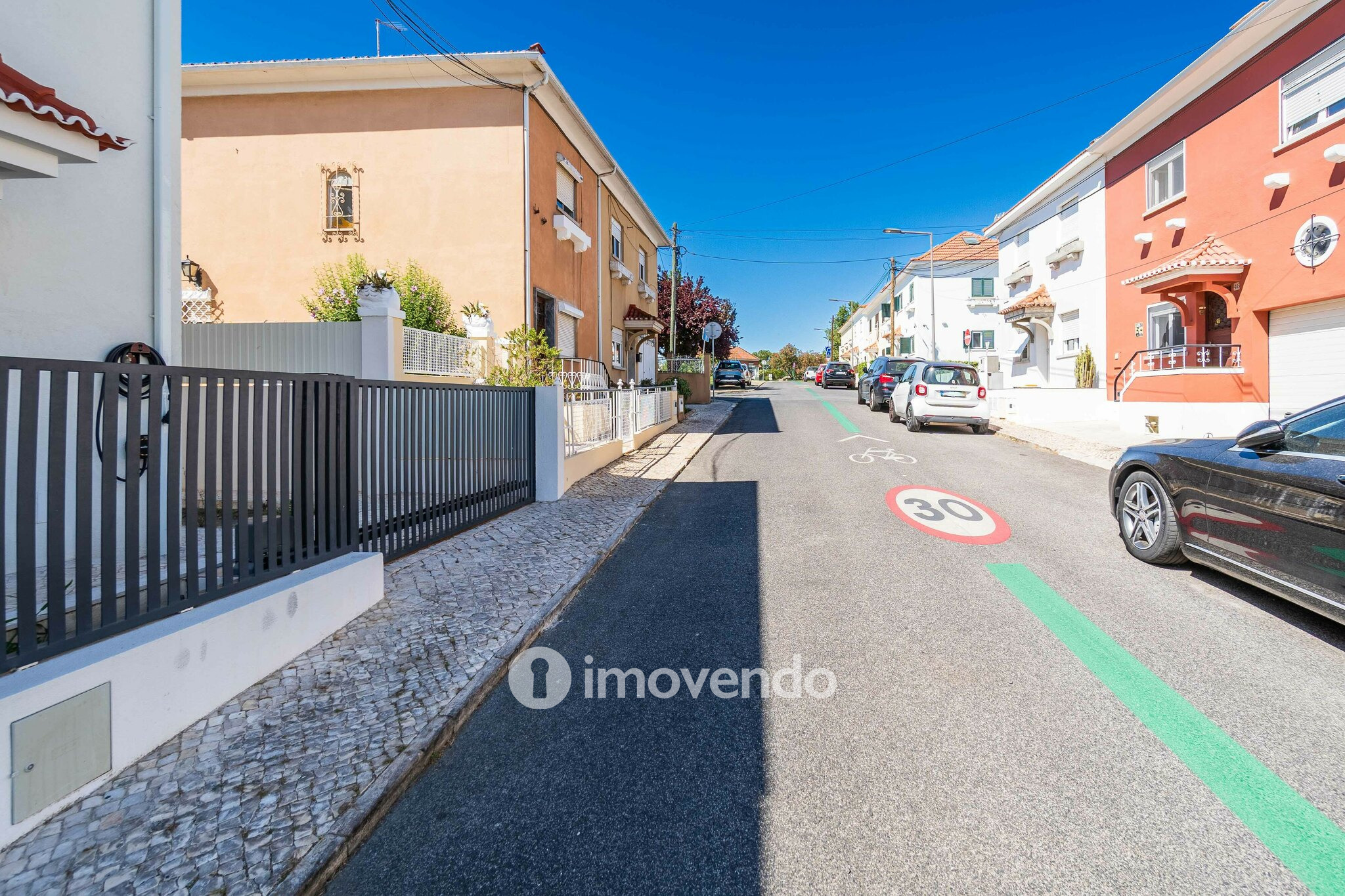 Moradia T2+1 exclusiva e nova, com vista Rio, no Bairro Madre de Deus