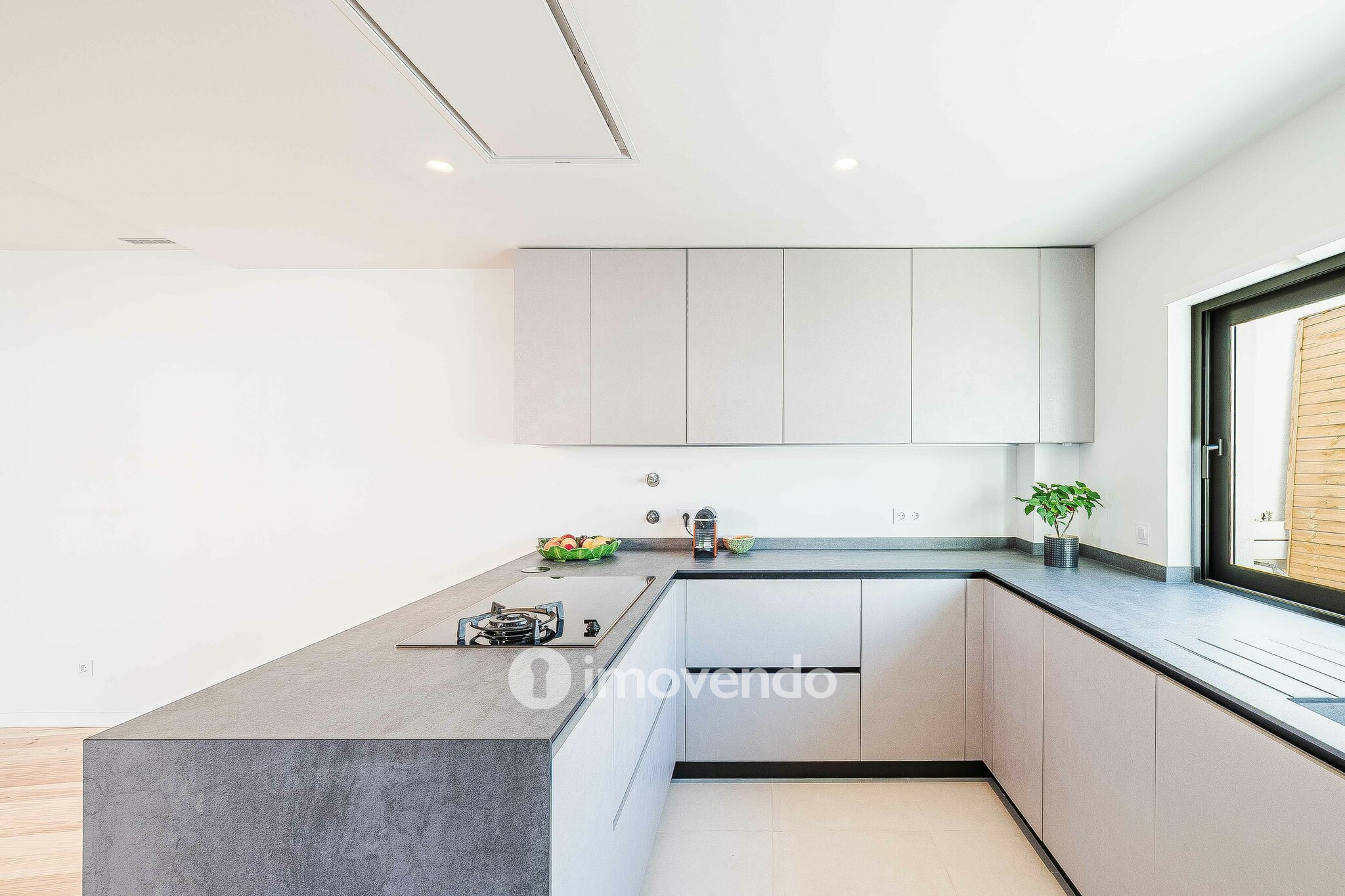 Moradia T2+1 exclusiva e nova, com vista Rio, no Bairro Madre de Deus