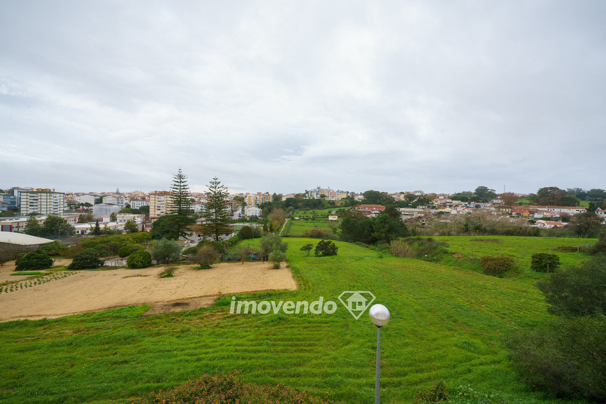 Apartamento T2, com estacionamento e arrecadação, na Sobreda