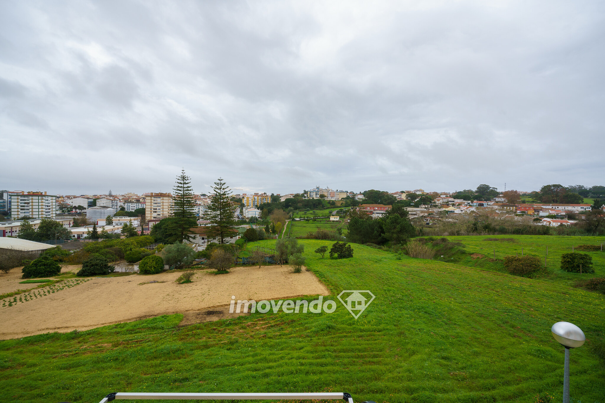 Apartamento T2, com estacionamento e arrecadação, na Sobreda