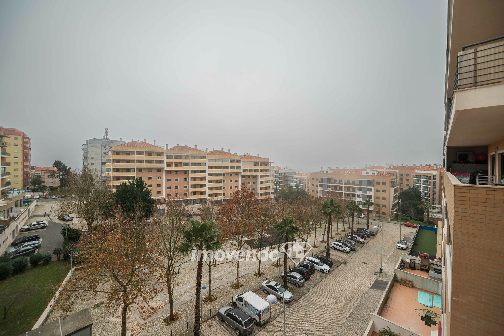 Apartamento T2 moderno, com dois lugares de estacionamento, na Amadora