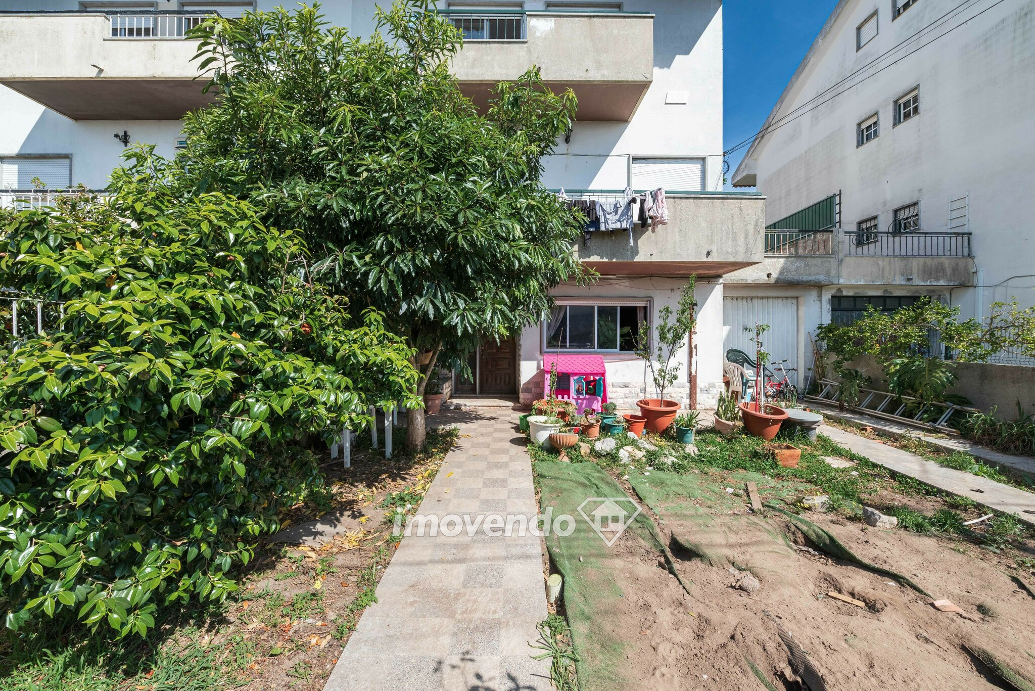 Moradia geminada T7, com garagem e jardim, em Algueirão, Sintra