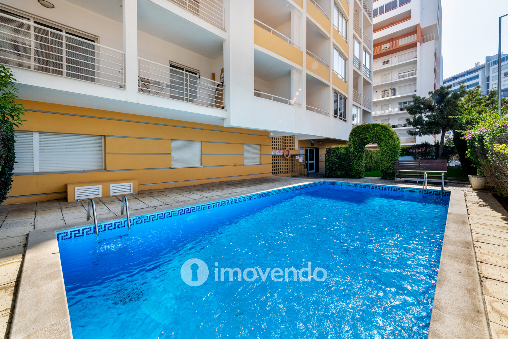 Apartamento T1, inserido num condomínio com piscina, em Portimão