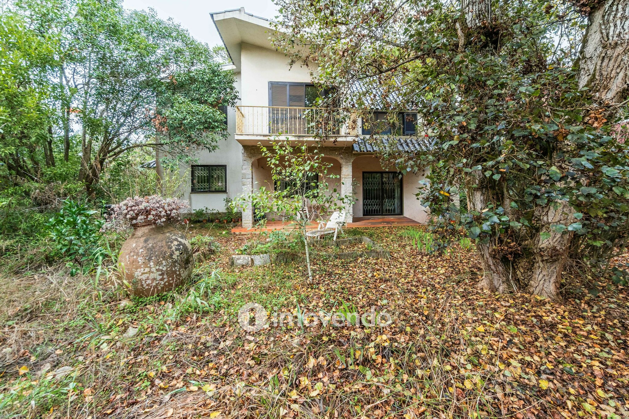 Moradia T7 num terreno com 1.700m², numa zona premium, em Birre