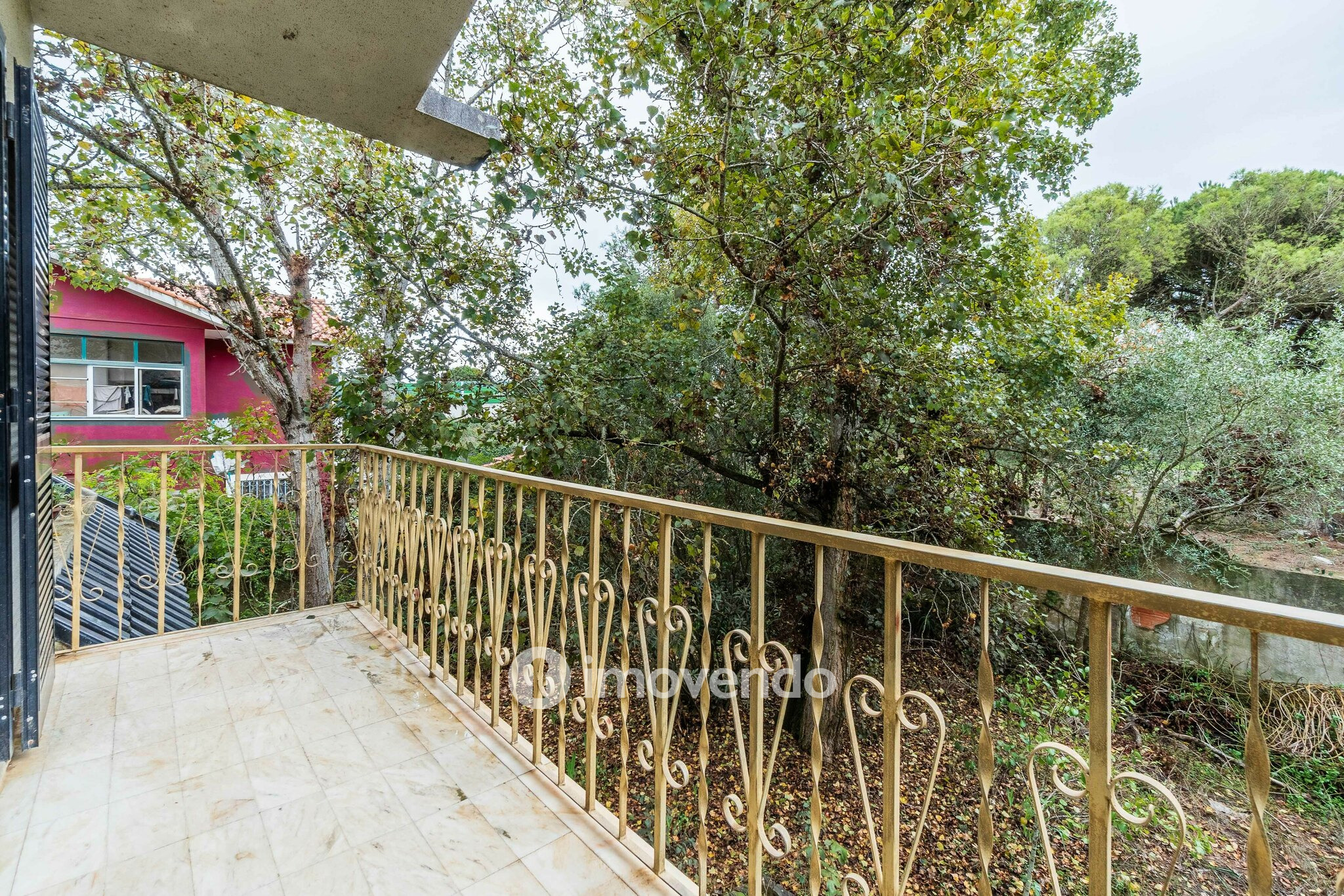 Moradia T7 num terreno com 1.700m², numa zona premium, em Birre