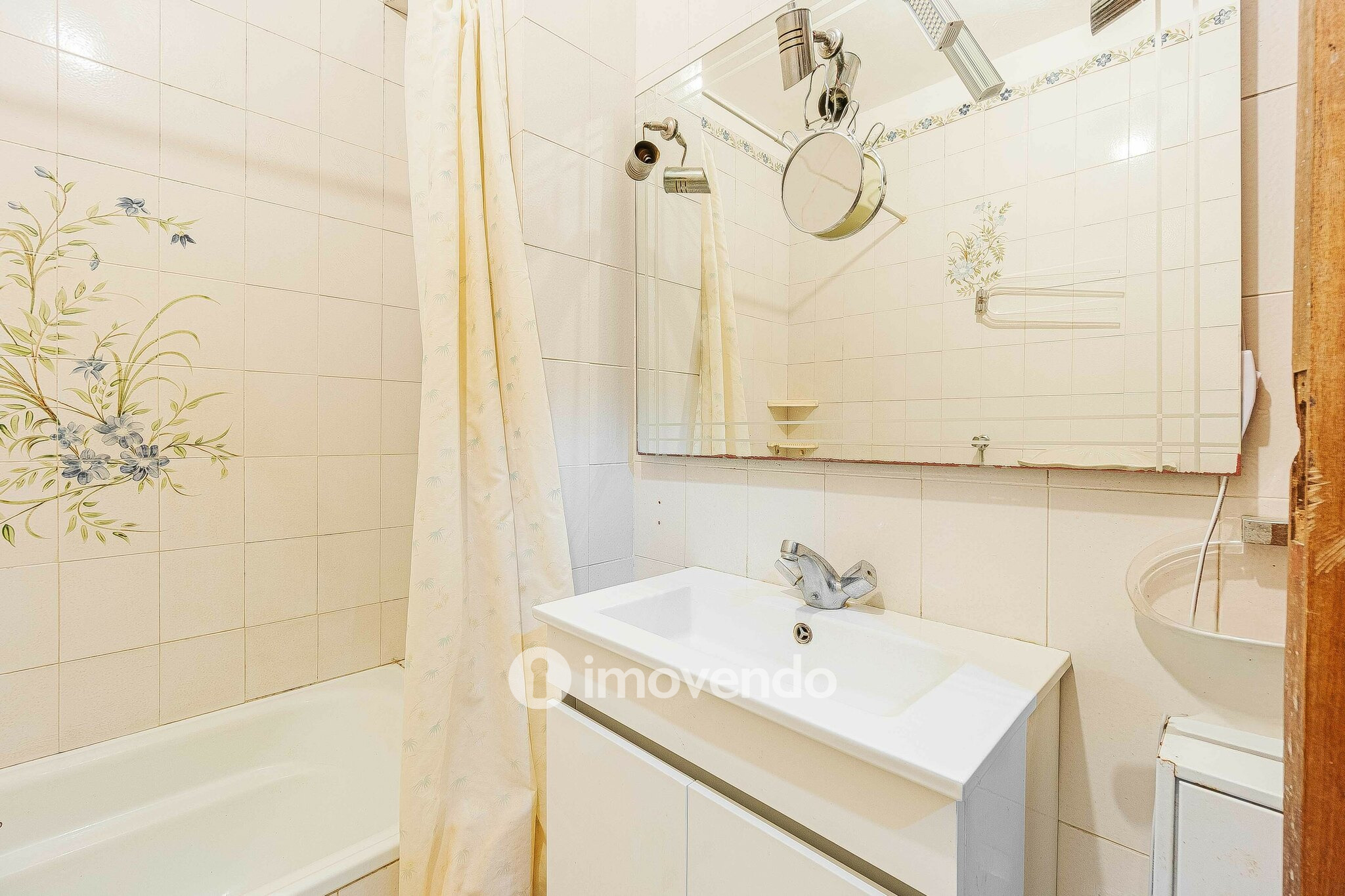 Moradia T7 num terreno com 1.700m², numa zona premium, em Birre