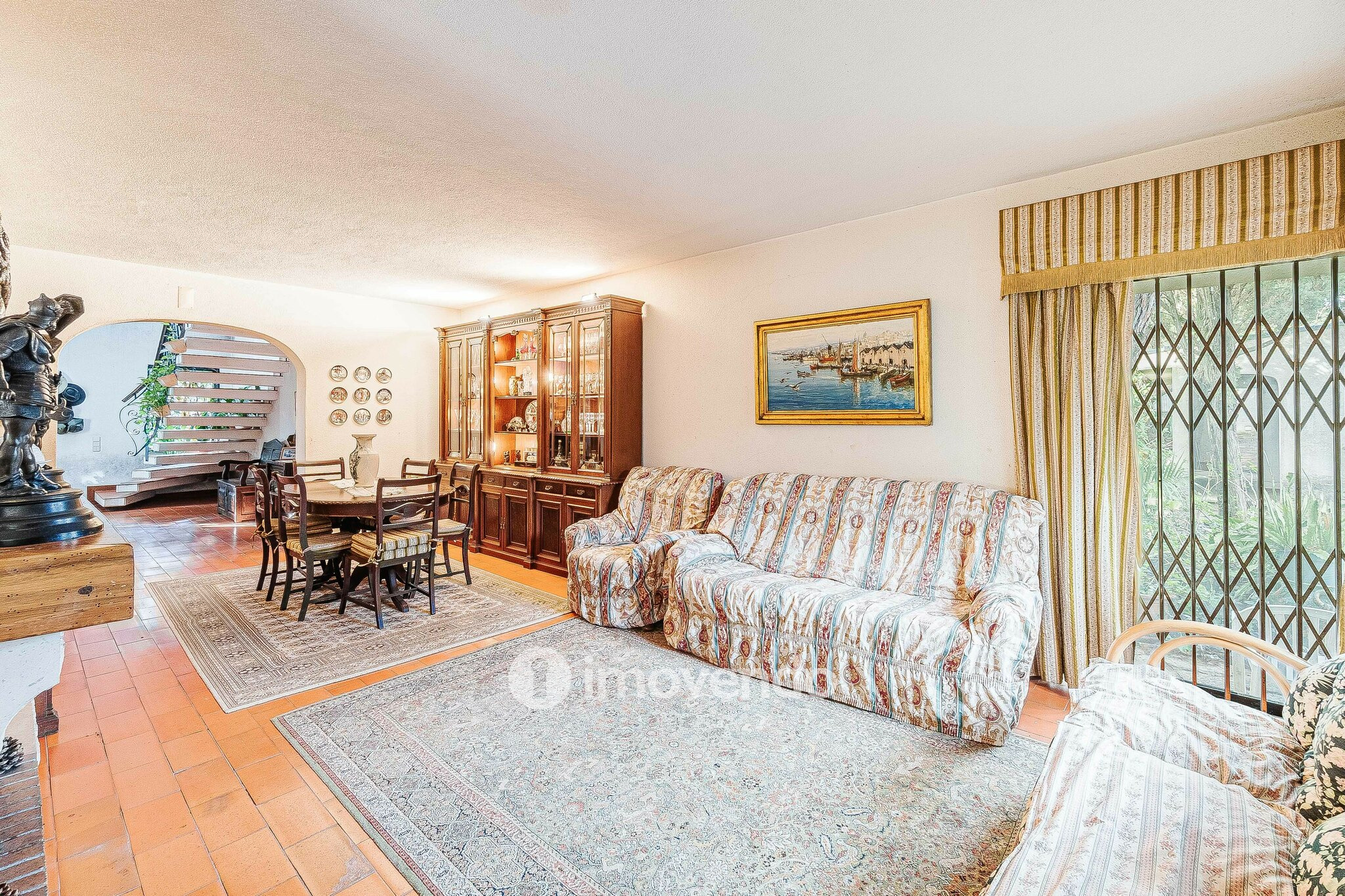 Moradia T7 num terreno com 1.700m², numa zona premium, em Birre