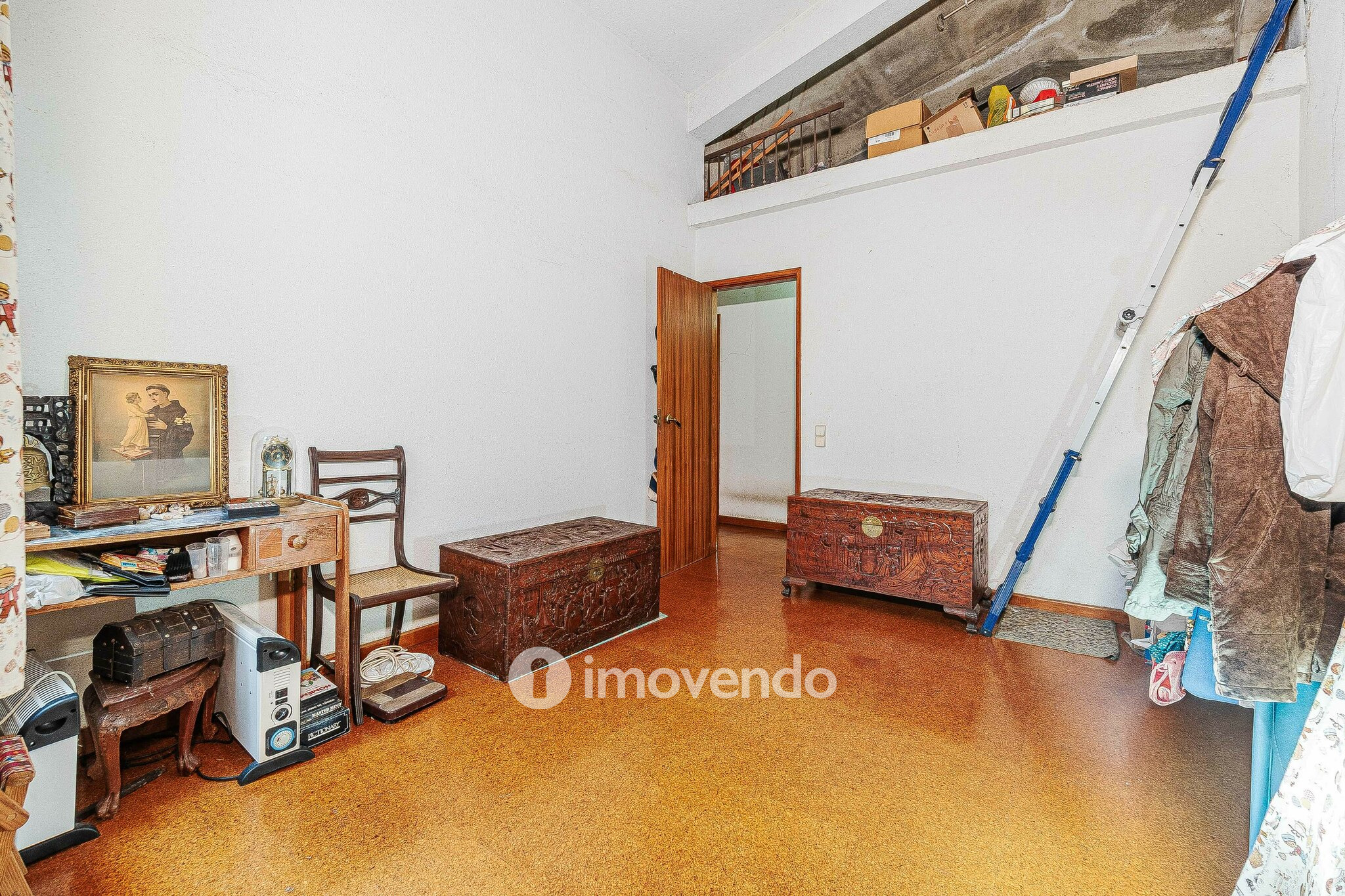 Moradia T7 num terreno com 1.700m², numa zona premium, em Birre