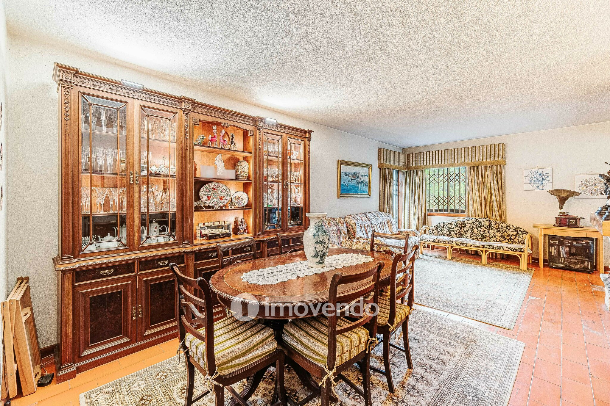 Moradia T7 num terreno com 1.700m², numa zona premium, em Birre