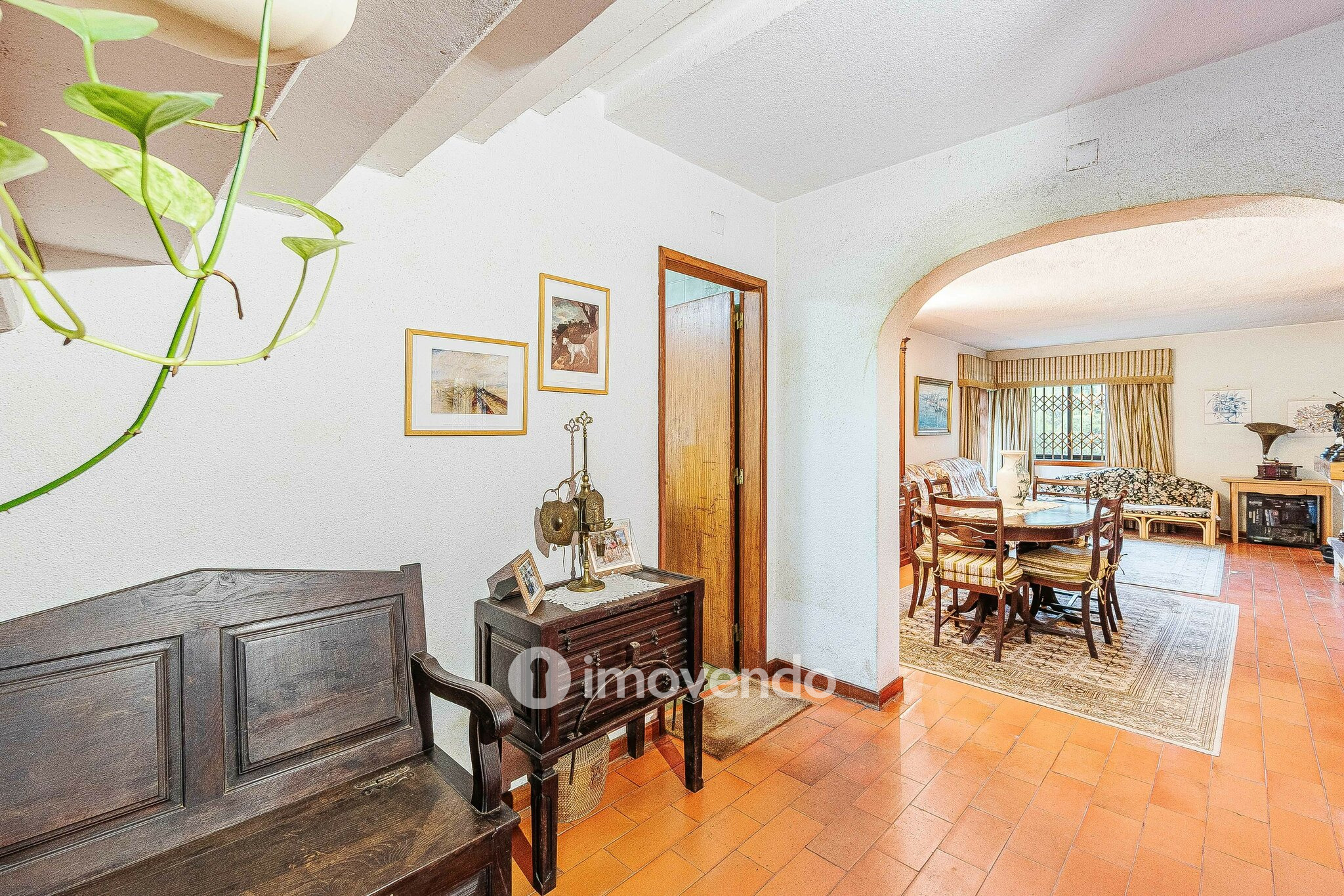 Moradia T7 num terreno com 1.700m², numa zona premium, em Birre