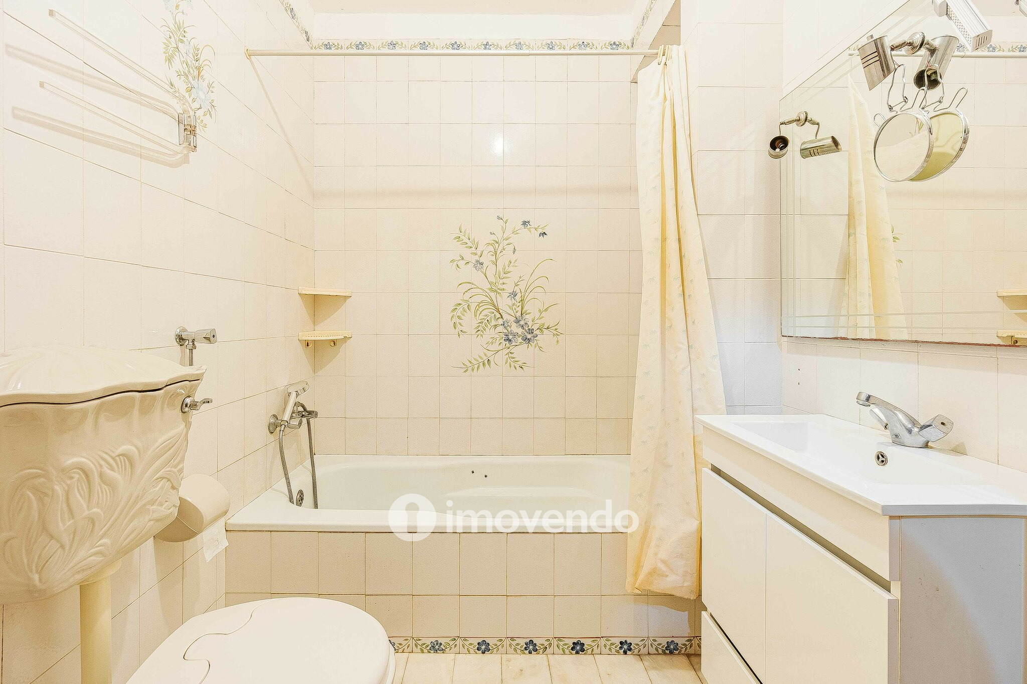 Moradia T7 num terreno com 1.700m², numa zona premium, em Birre