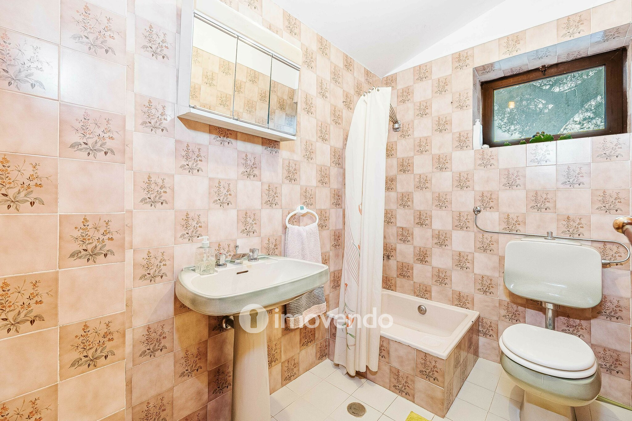 Moradia T7 num terreno com 1.700m², numa zona premium, em Birre