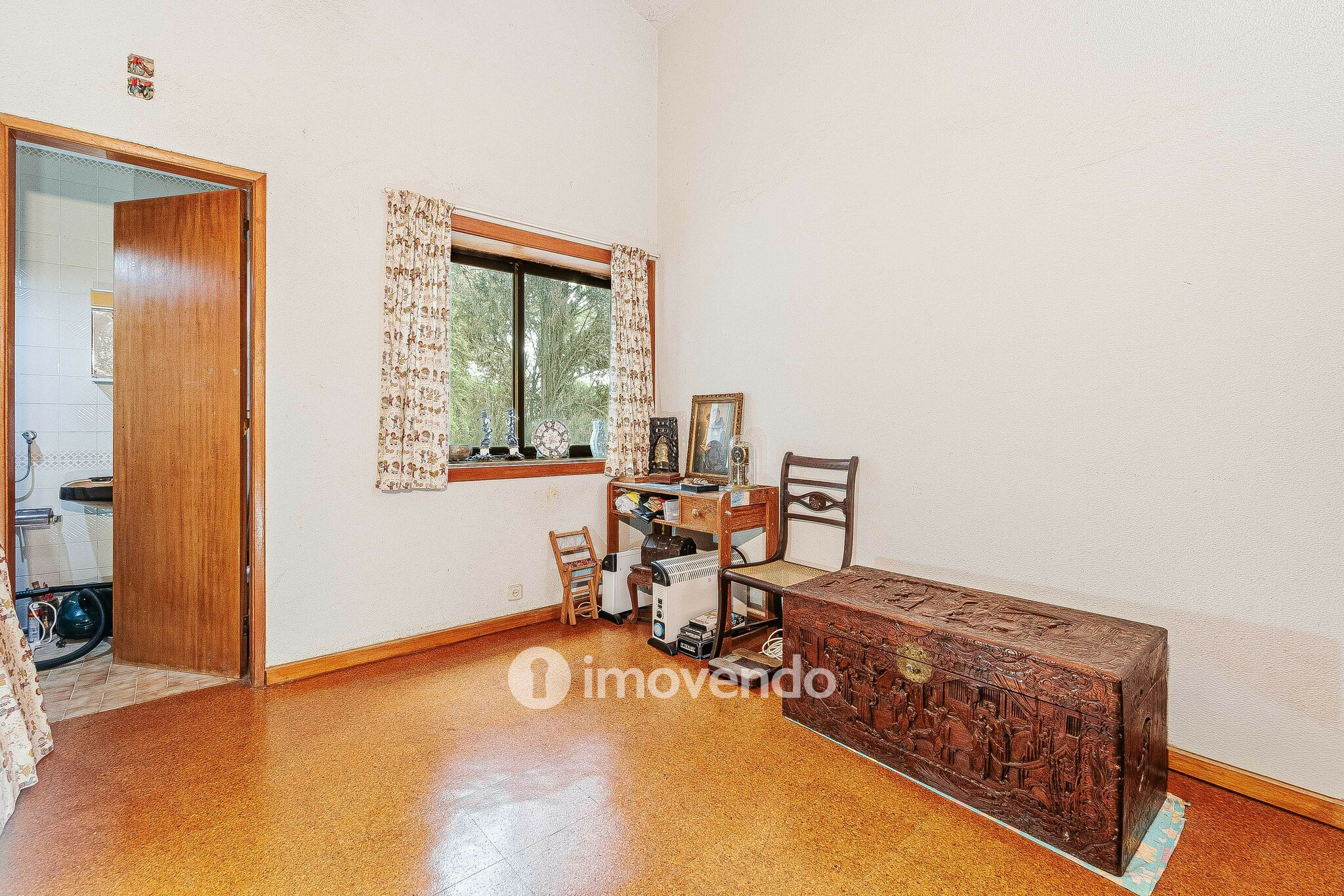 Moradia T7 num terreno com 1.700m², numa zona premium, em Birre