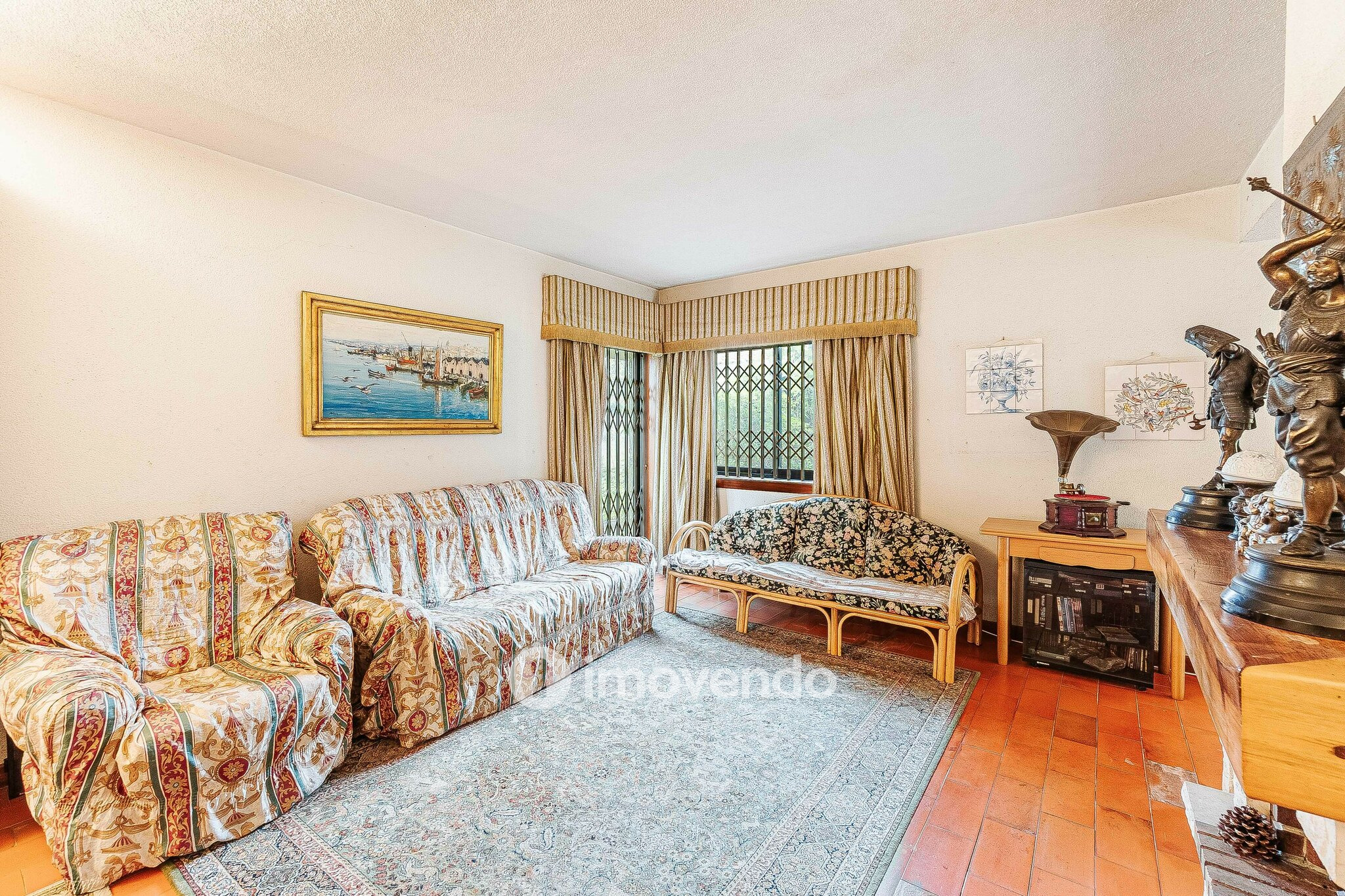 Moradia T7 num terreno com 1.700m², numa zona premium, em Birre