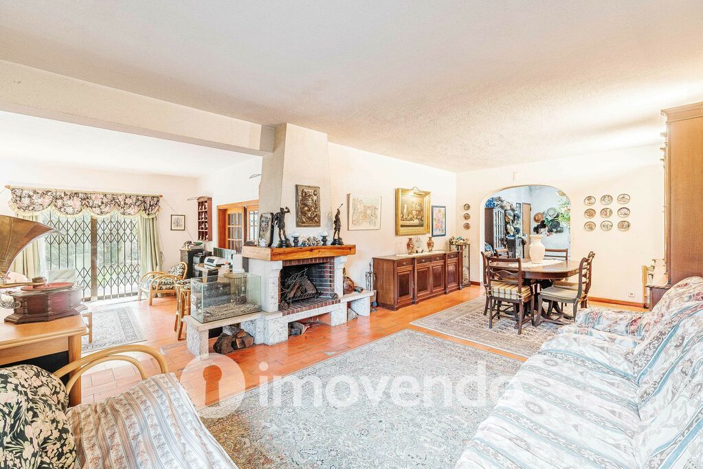 Moradia T7 em Cascais, Cascais com 1.683 m<sup>2</sup> por 1.800.000