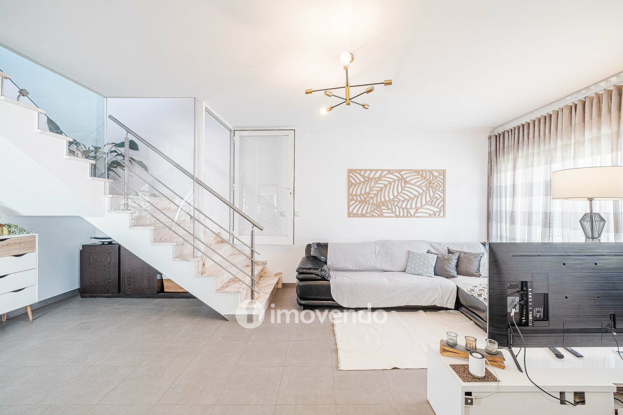 Moradia T3+1 de design moderno, com jardim, na Quinta do Anjo