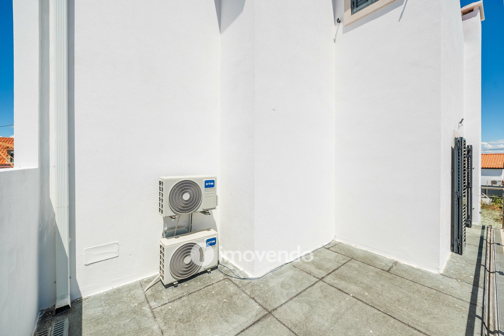 Moradia T3+1 de design moderno, com jardim, na Quinta do Anjo