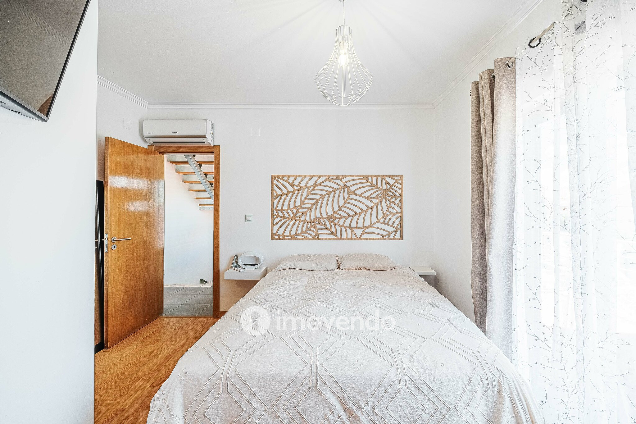 Moradia T3+1 de design moderno, com jardim, na Quinta do Anjo