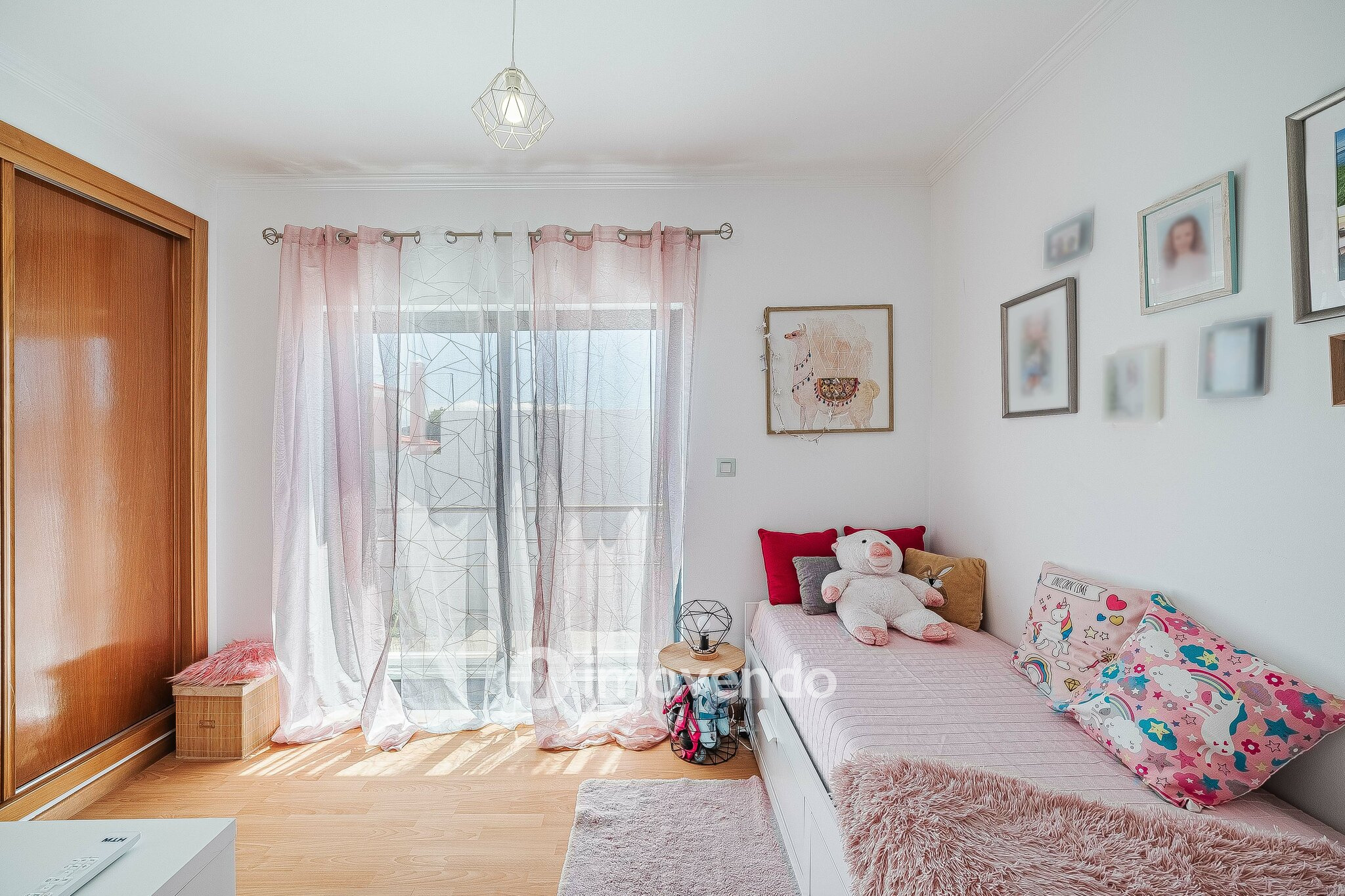 Moradia T3+1 de design moderno, com jardim, na Quinta do Anjo