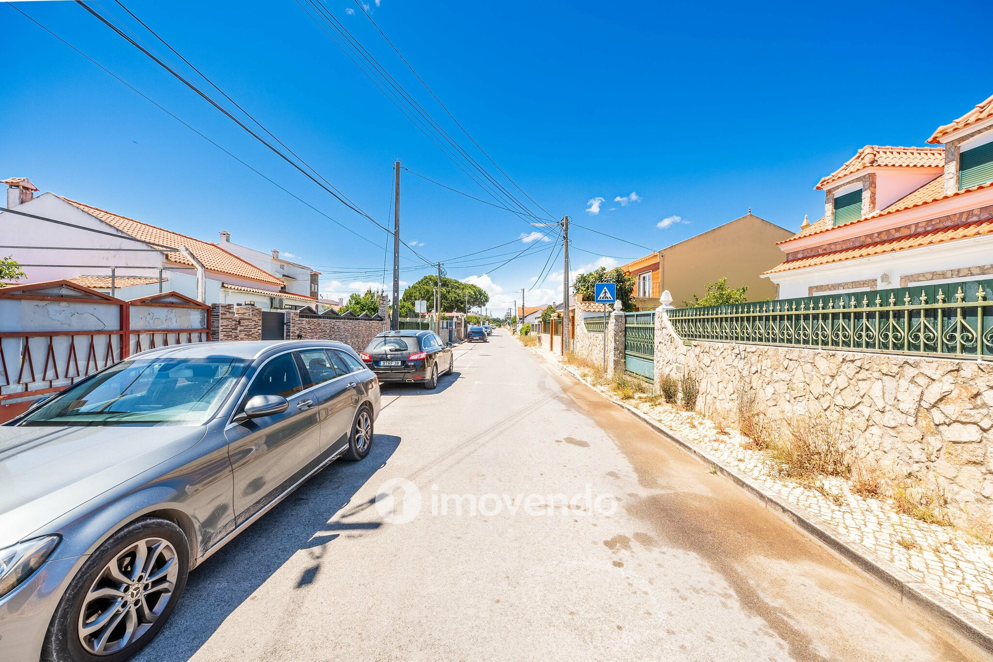 Moradia T3+1 de design moderno, com jardim, na Quinta do Anjo