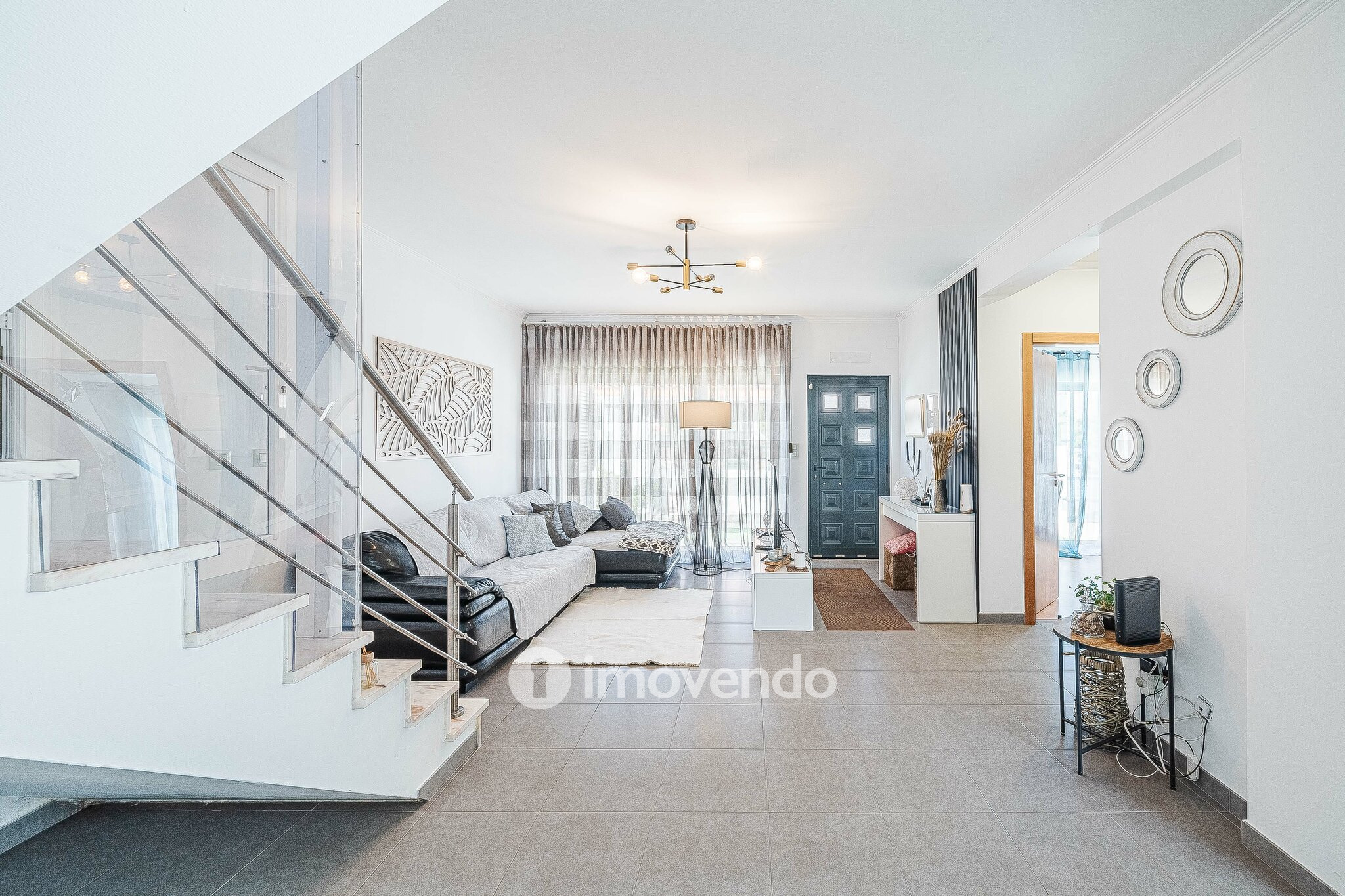Moradia T3+1 de design moderno, com jardim, na Quinta do Anjo