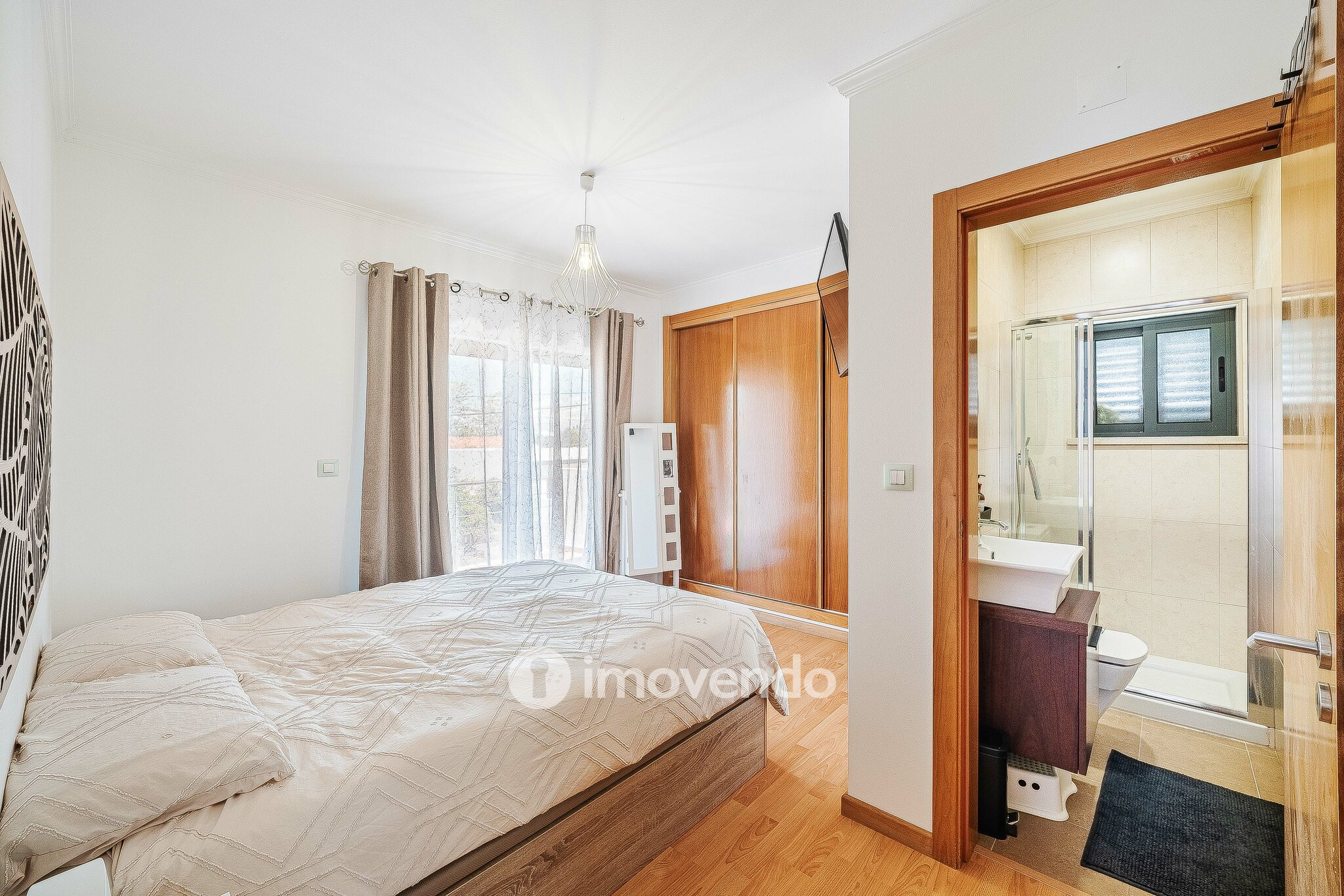 Moradia T3+1 de design moderno, com jardim, na Quinta do Anjo