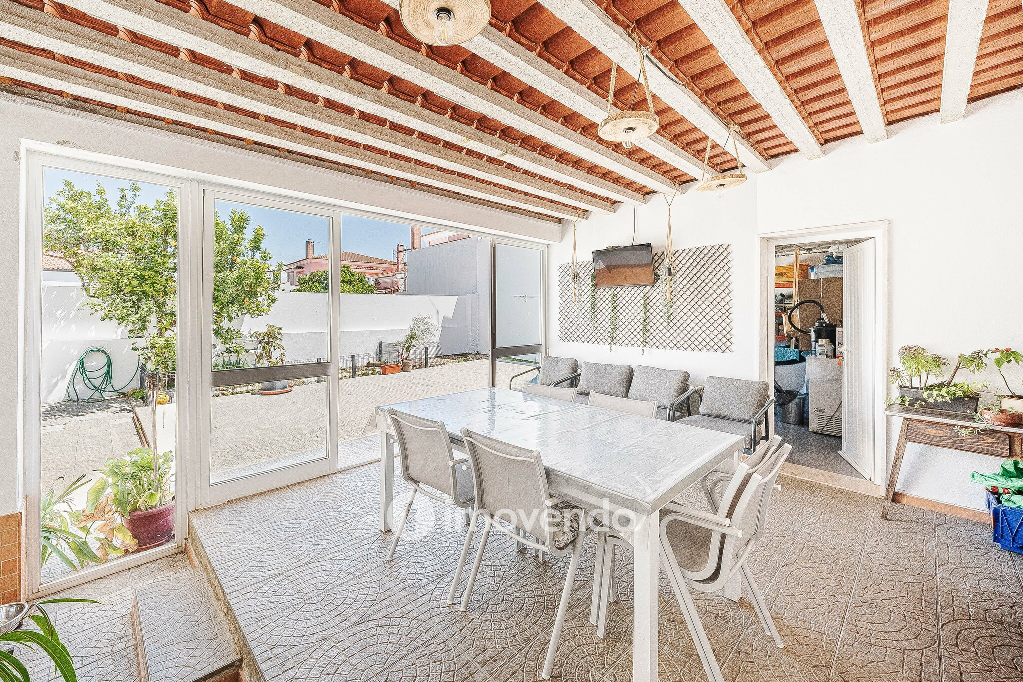 Moradia T3+1 de design moderno, com jardim, na Quinta do Anjo