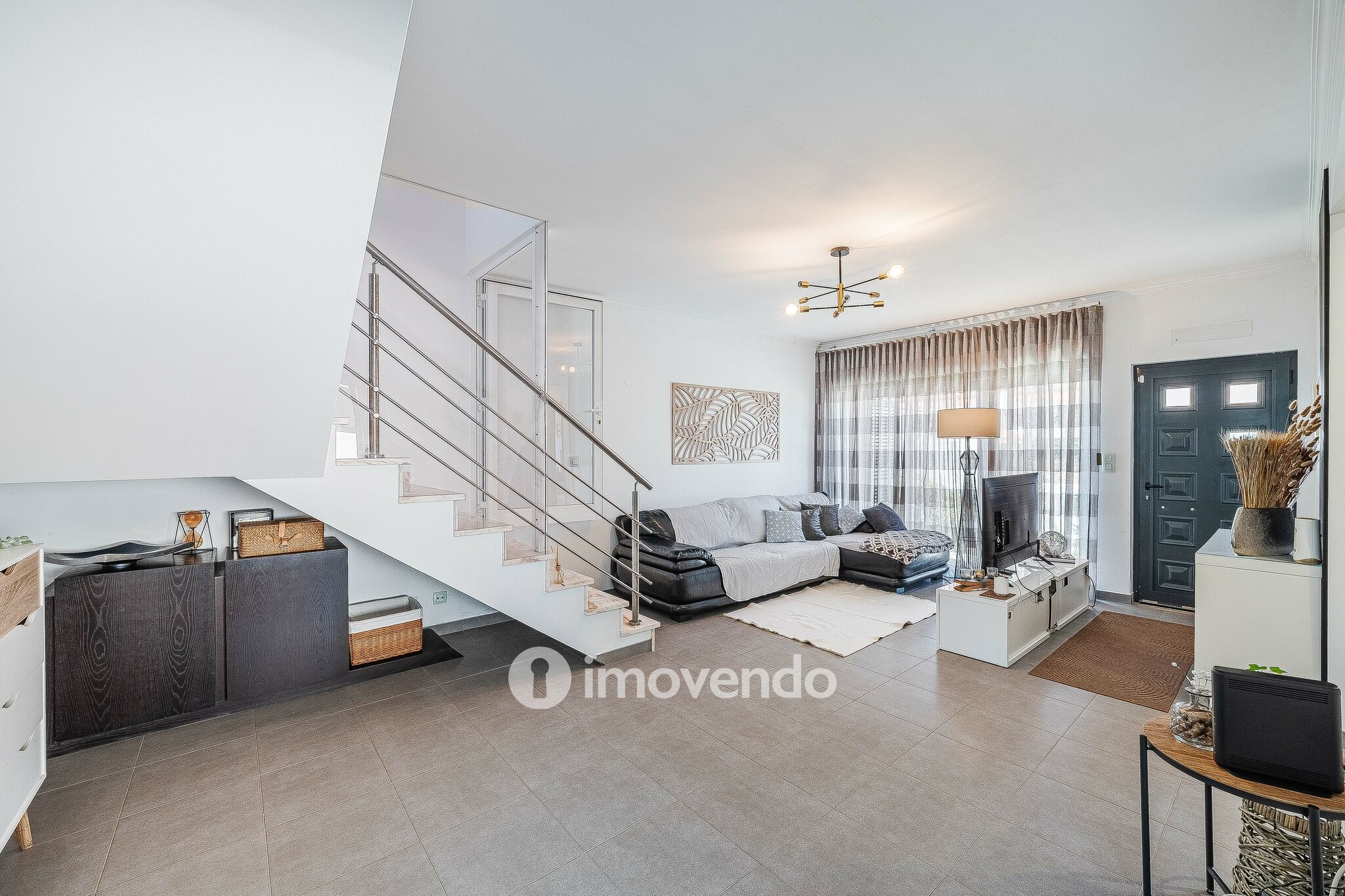 Moradia T3+1 de design moderno, com jardim, na Quinta do Anjo