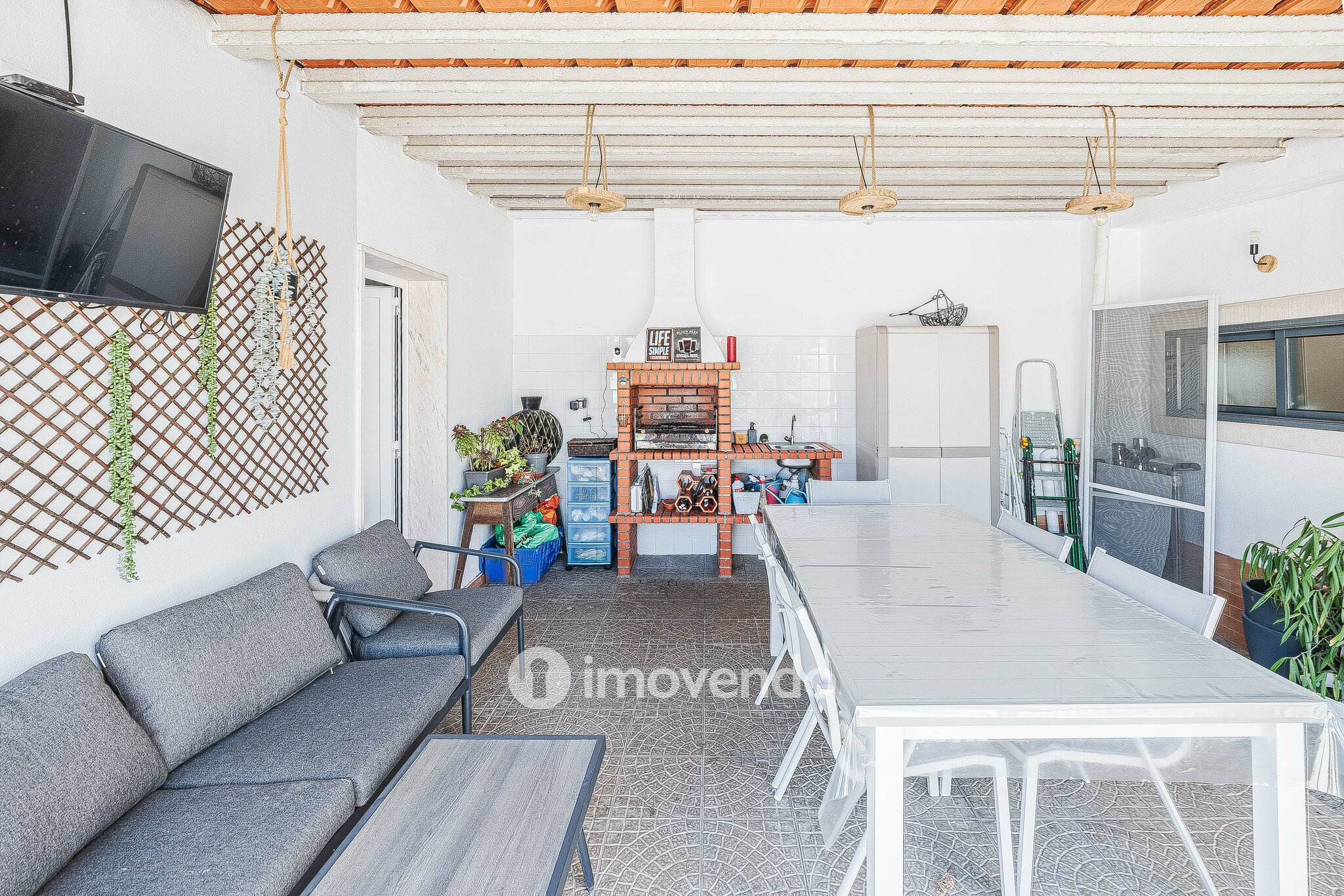 Moradia T3+1 de design moderno, com jardim, na Quinta do Anjo
