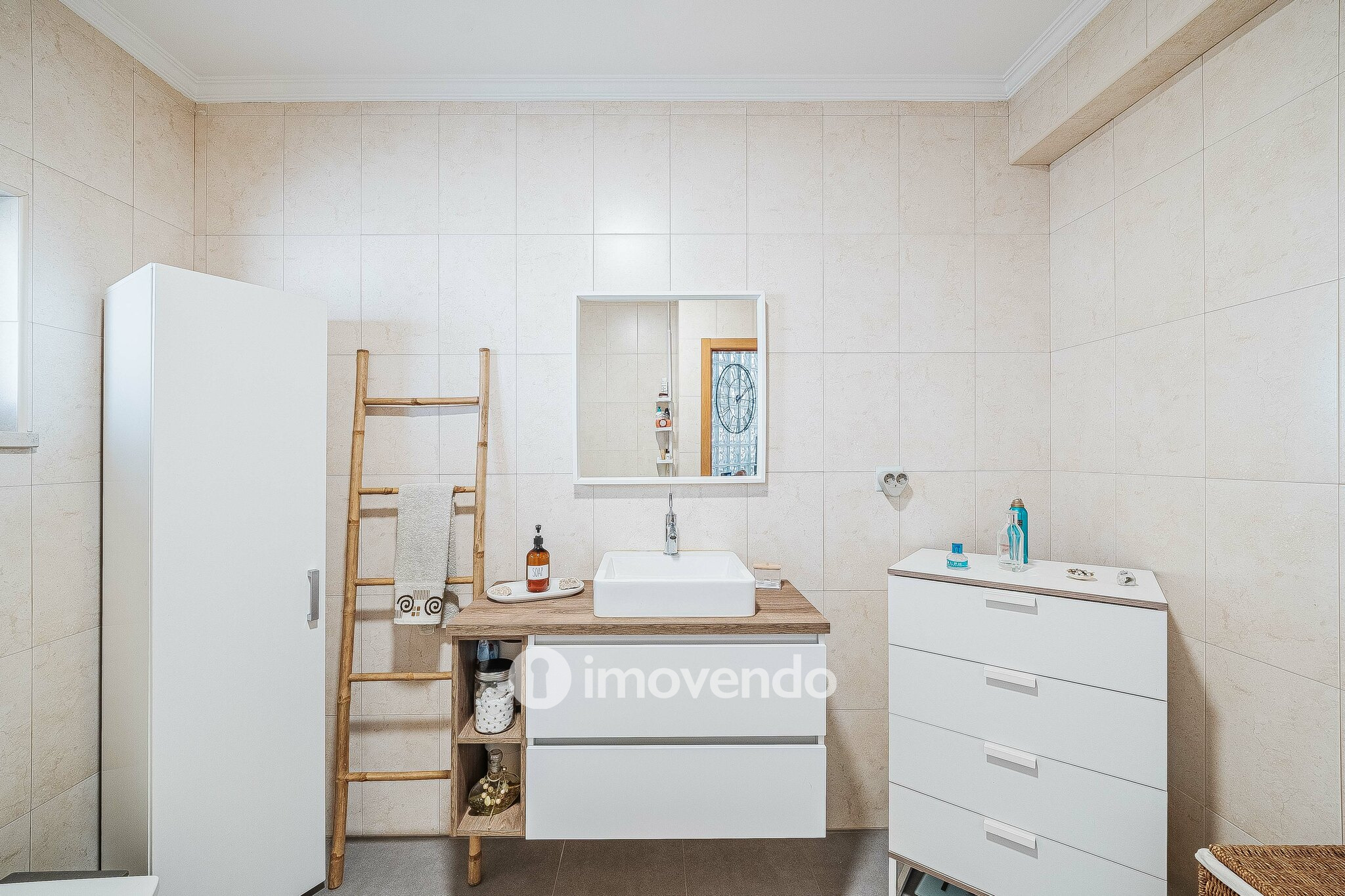 Moradia T3+1 de design moderno, com jardim, na Quinta do Anjo