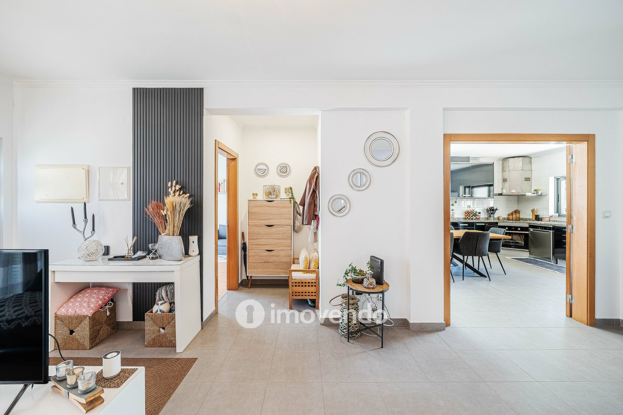 Moradia T3+1 de design moderno, com jardim, na Quinta do Anjo