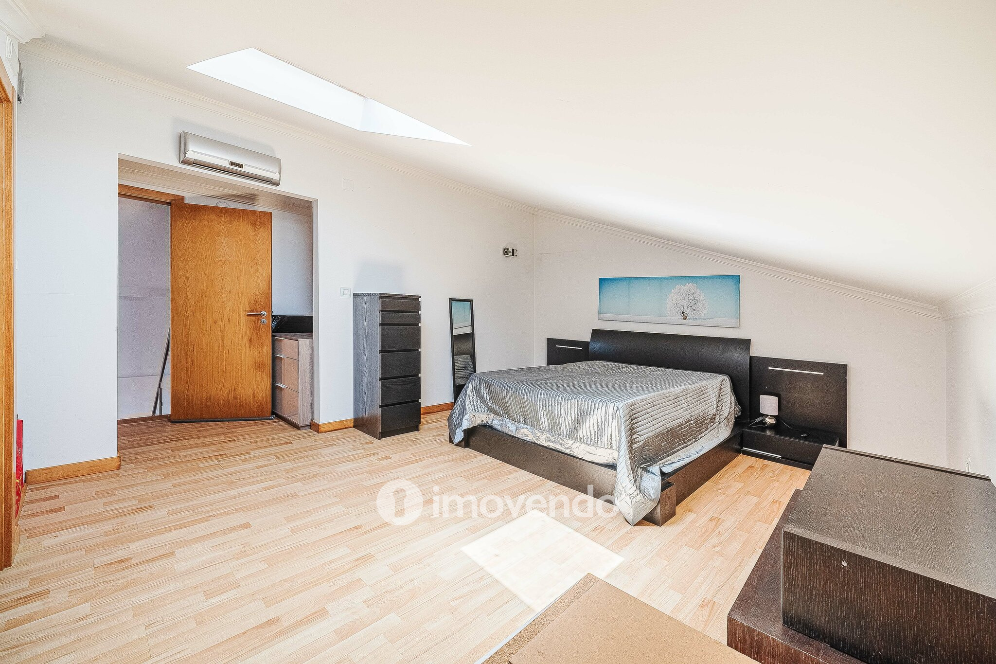 Moradia T3+1 de design moderno, com jardim, na Quinta do Anjo