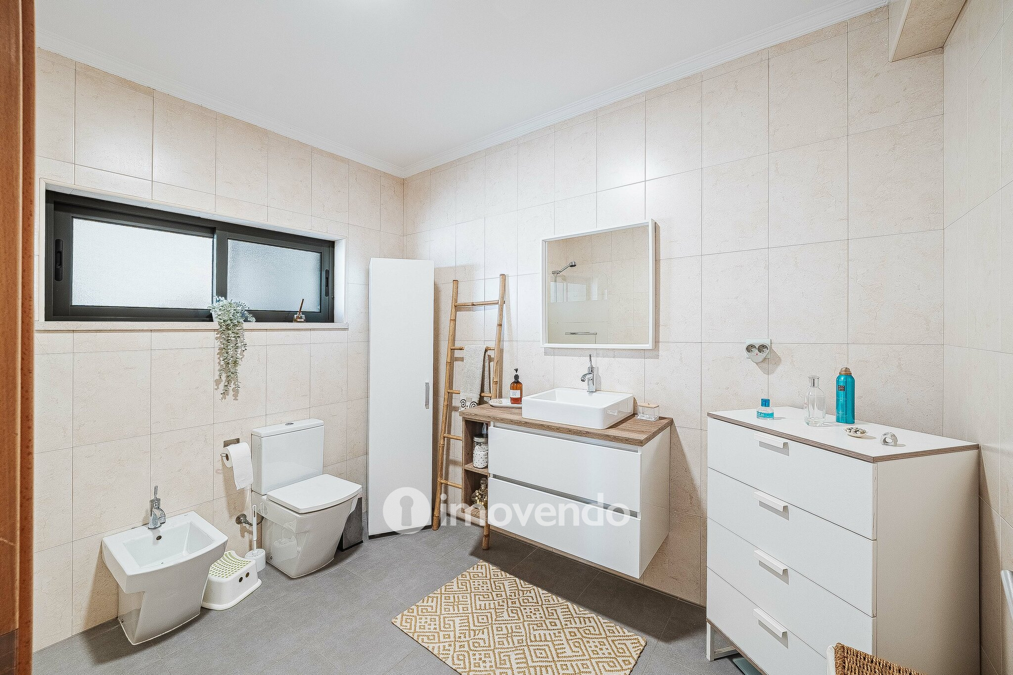 Moradia T3+1 de design moderno, com jardim, na Quinta do Anjo