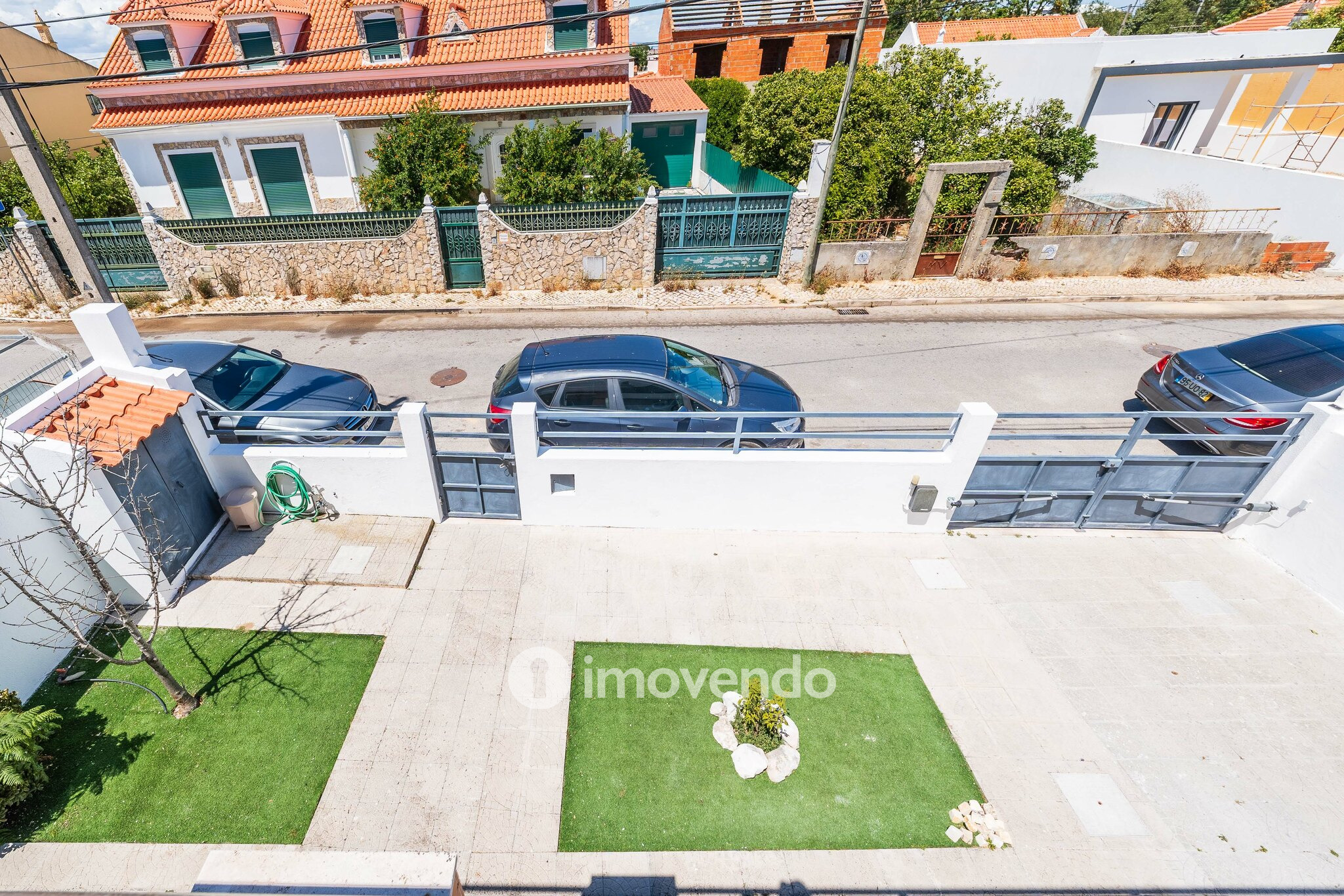 Moradia T3+1 de design moderno, com jardim, na Quinta do Anjo