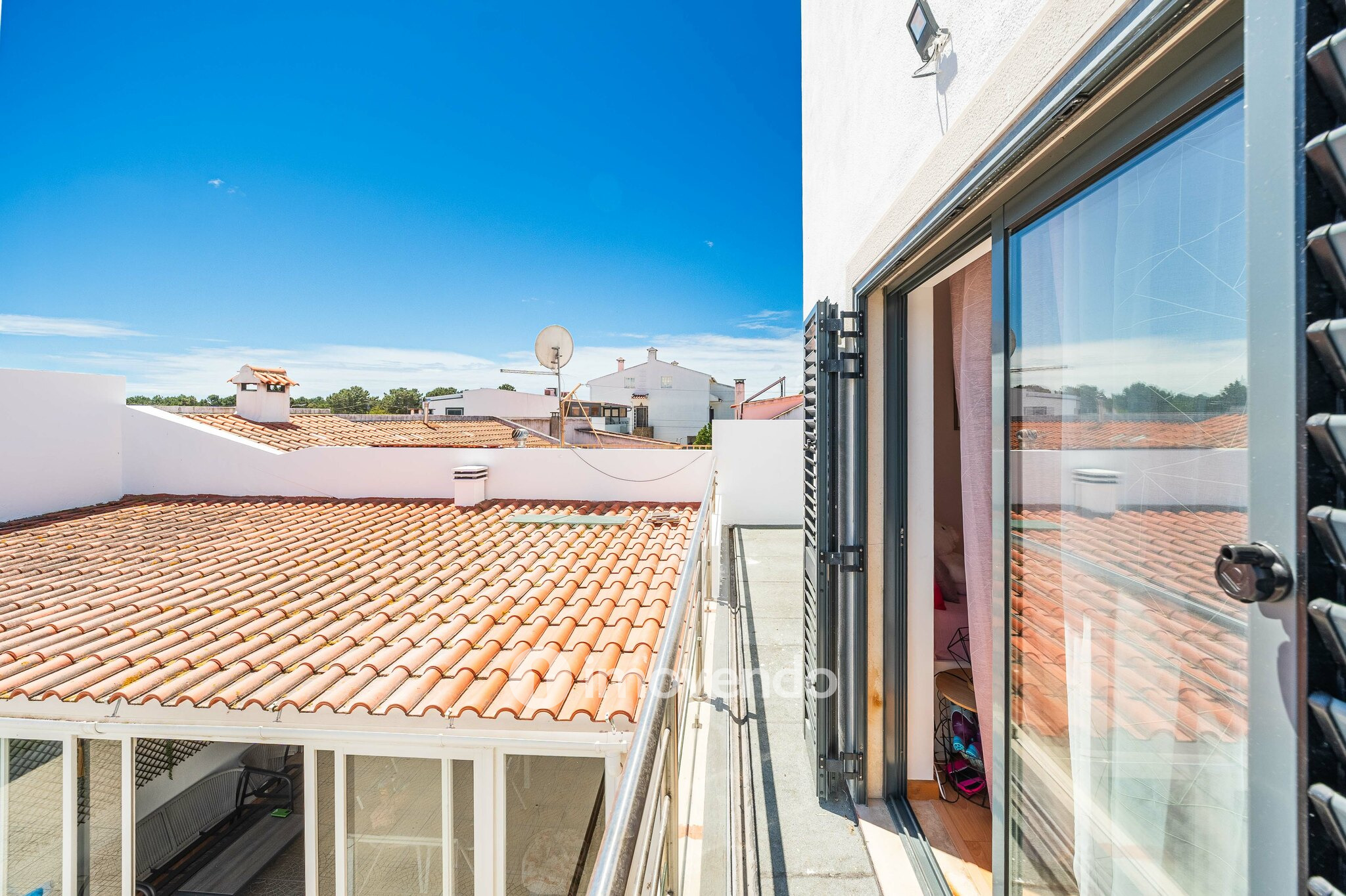 Moradia T3+1 de design moderno, com jardim, na Quinta do Anjo